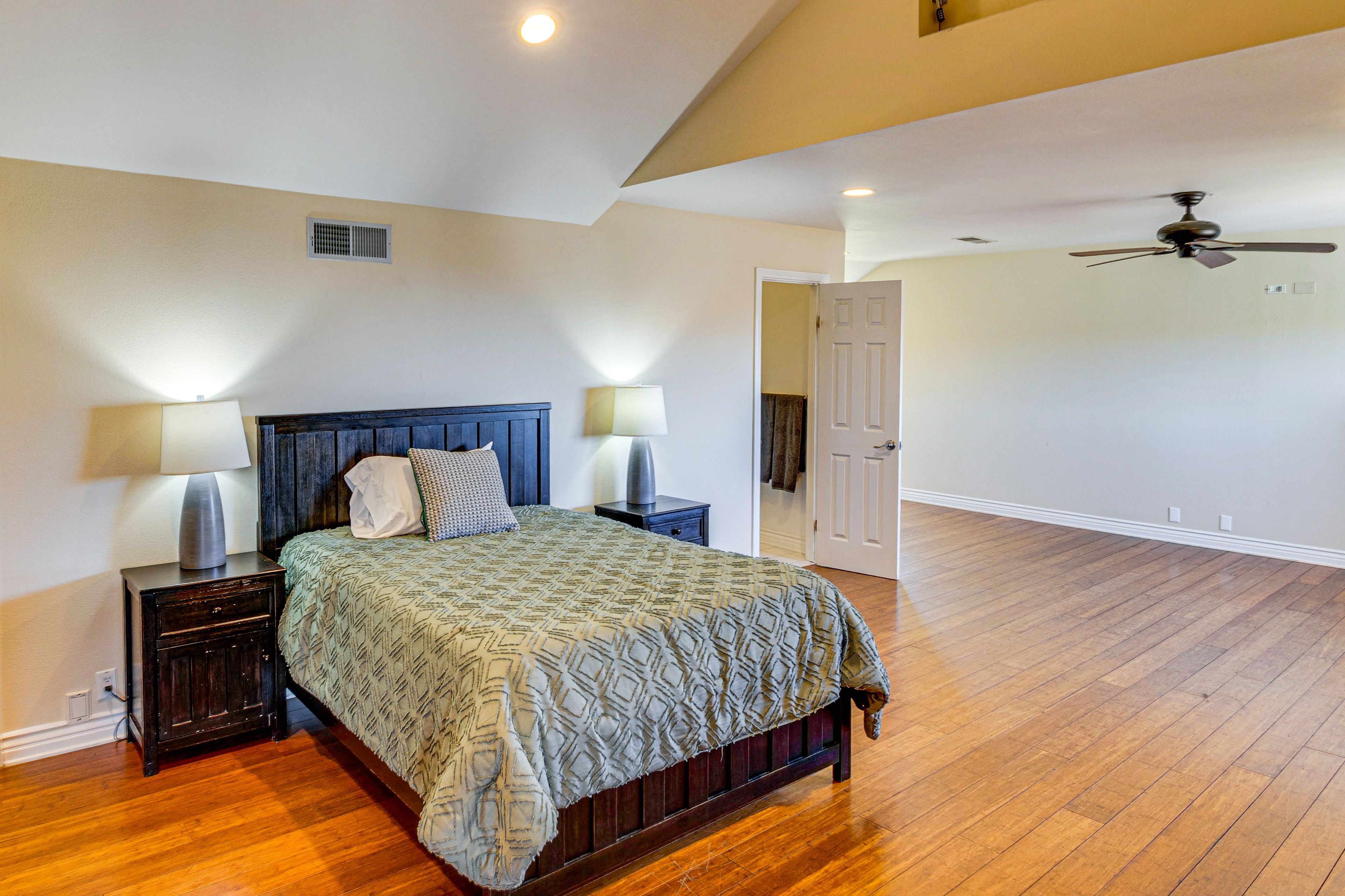 Bedroom 5 | Full Bed | 2nd Floor