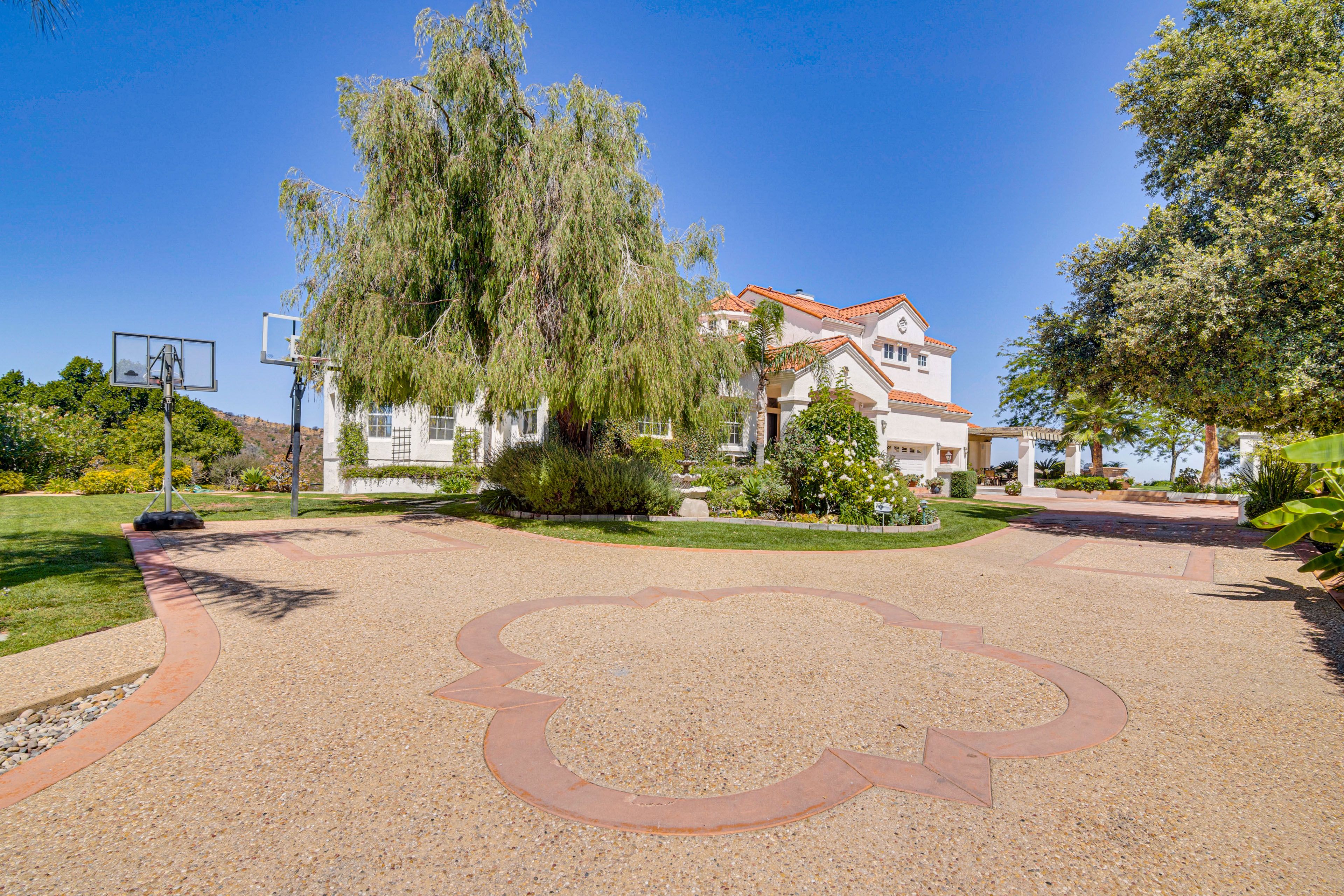 Parking | Driveway (5 Vehicles)
