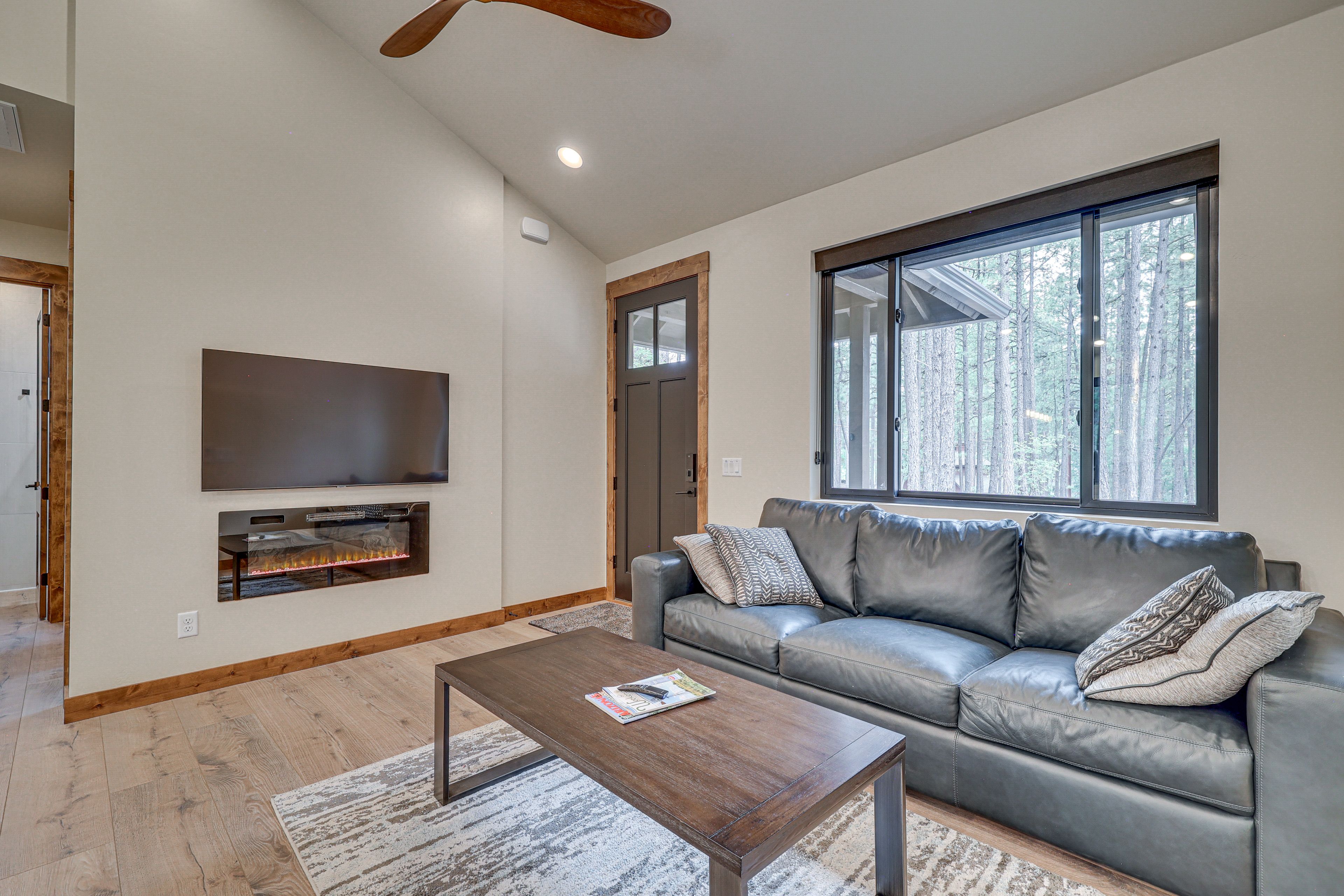 Pinetop Country Club | 2BR | 1BA | 575 Sq Ft | Stairs Required