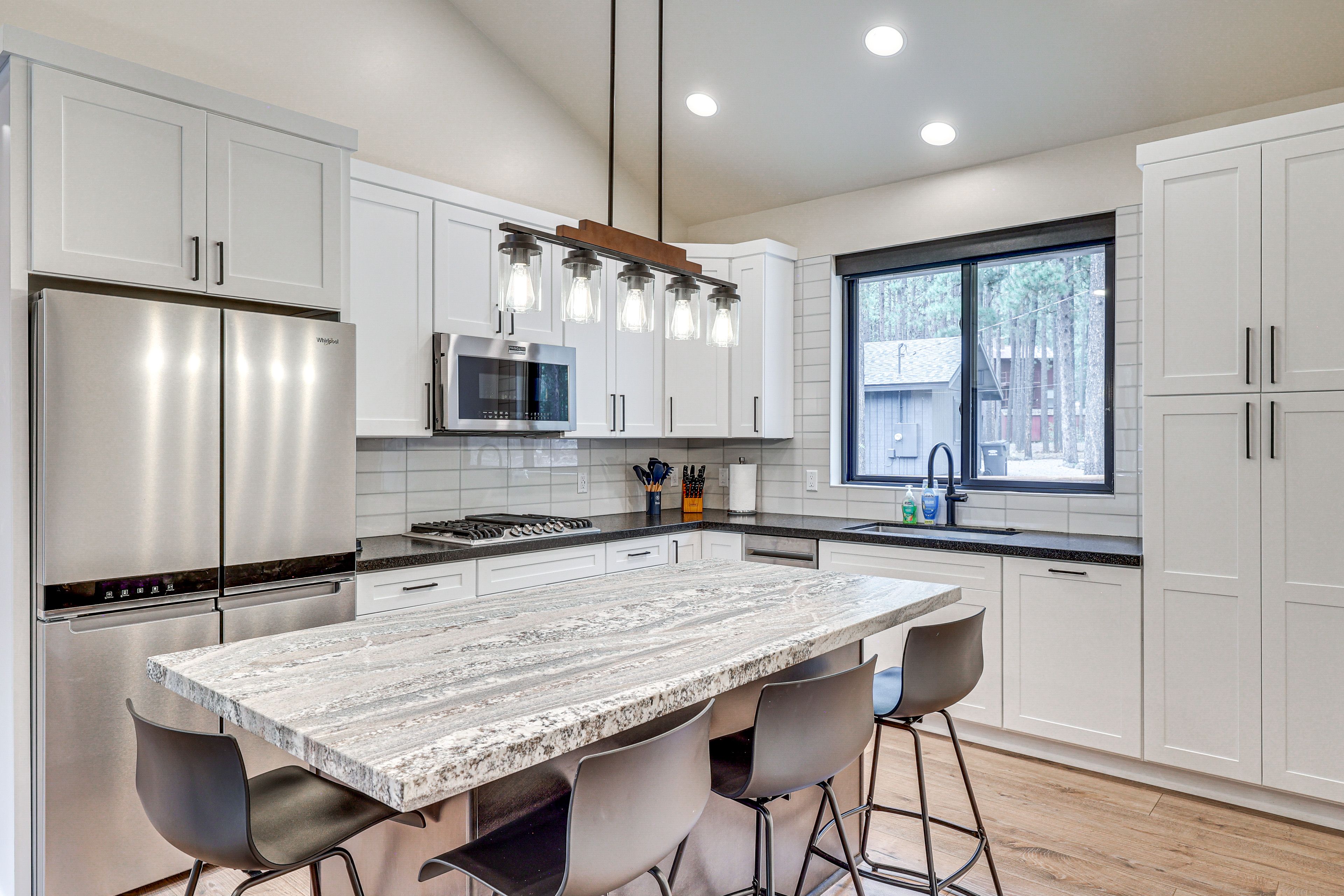 Kitchen | Cooking Basics | Dishwasher | Single-Story Apartment