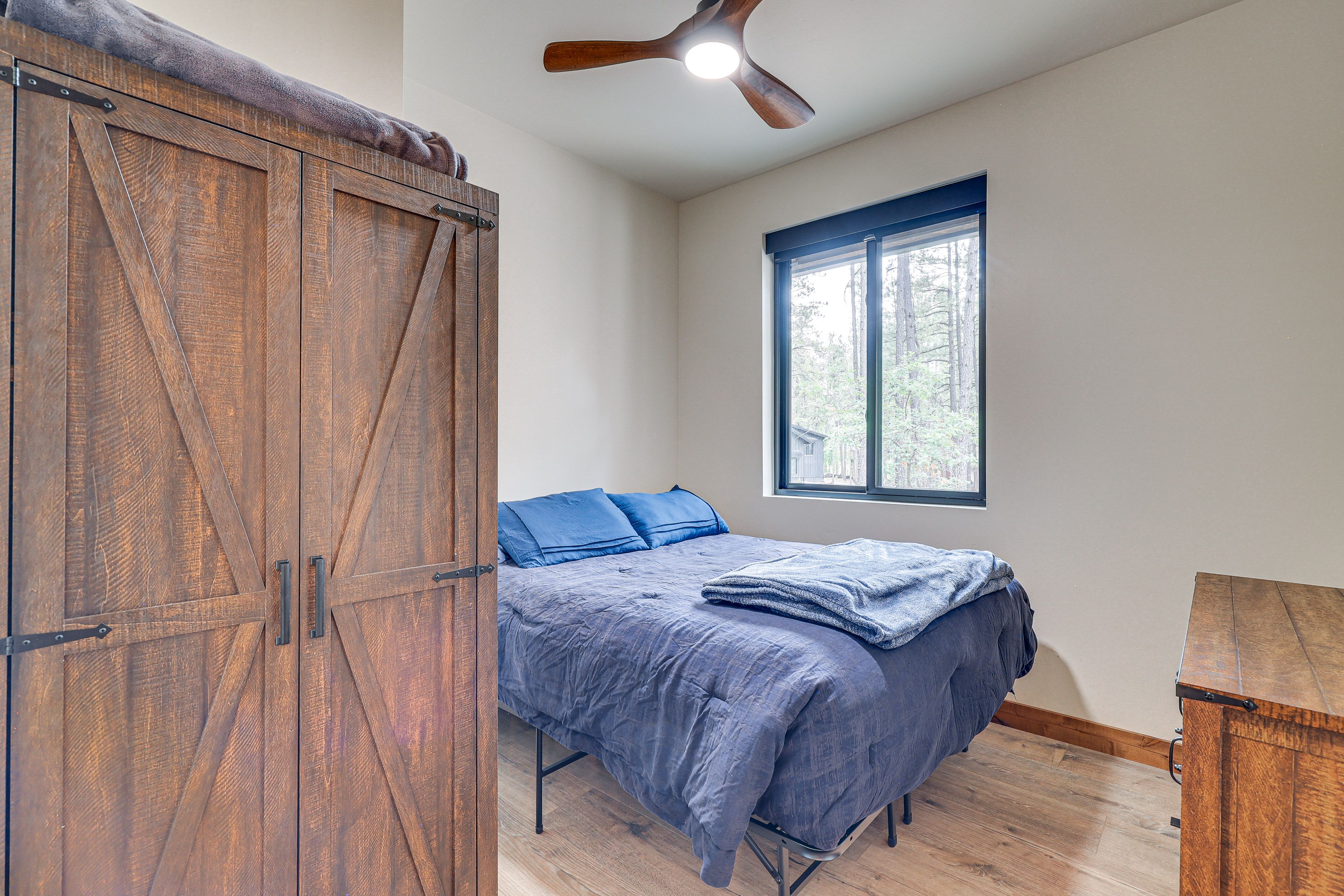 Bedroom 2 | Queen Bed