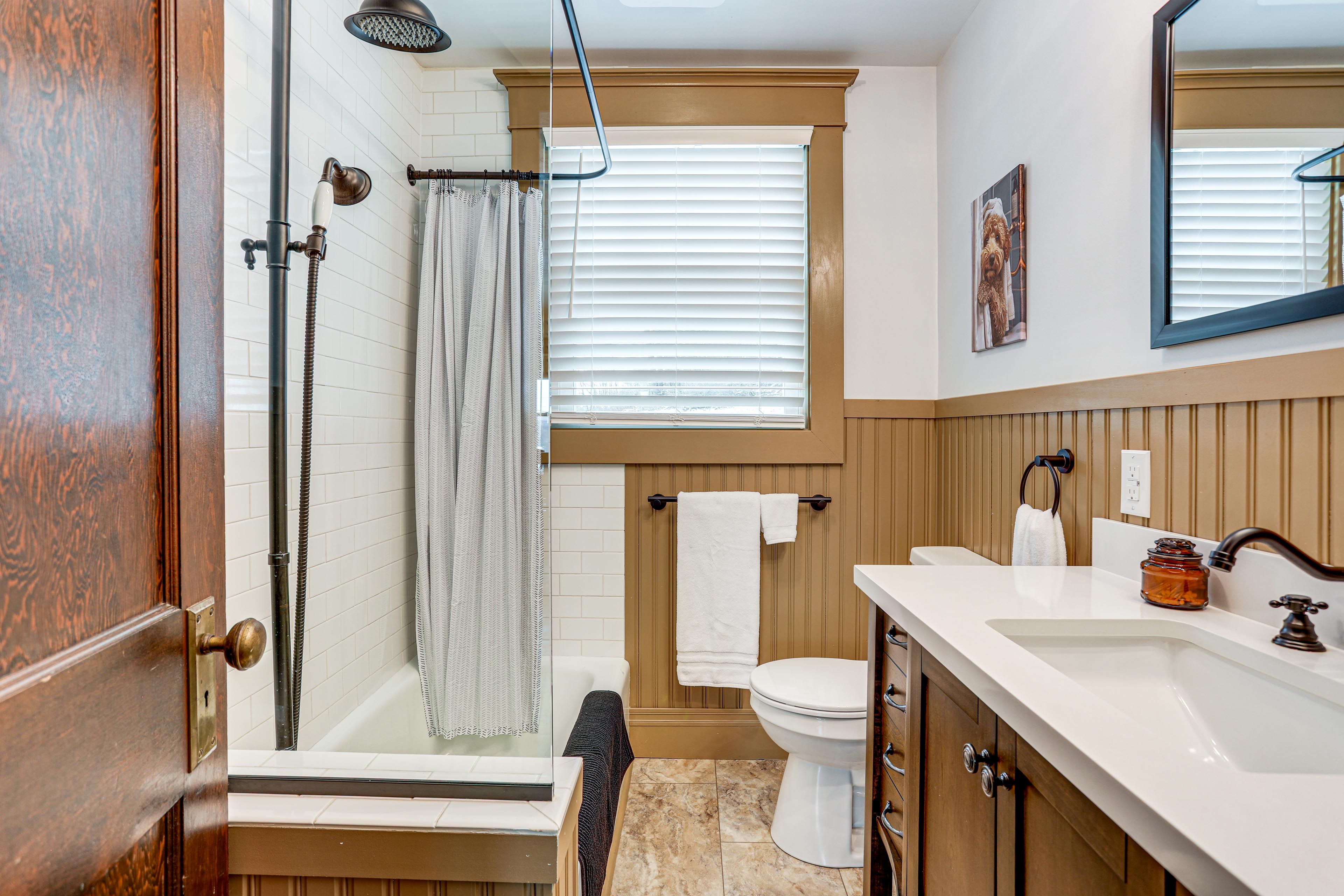 Full Bathroom | Towels & Linens Provided | 1st Floor