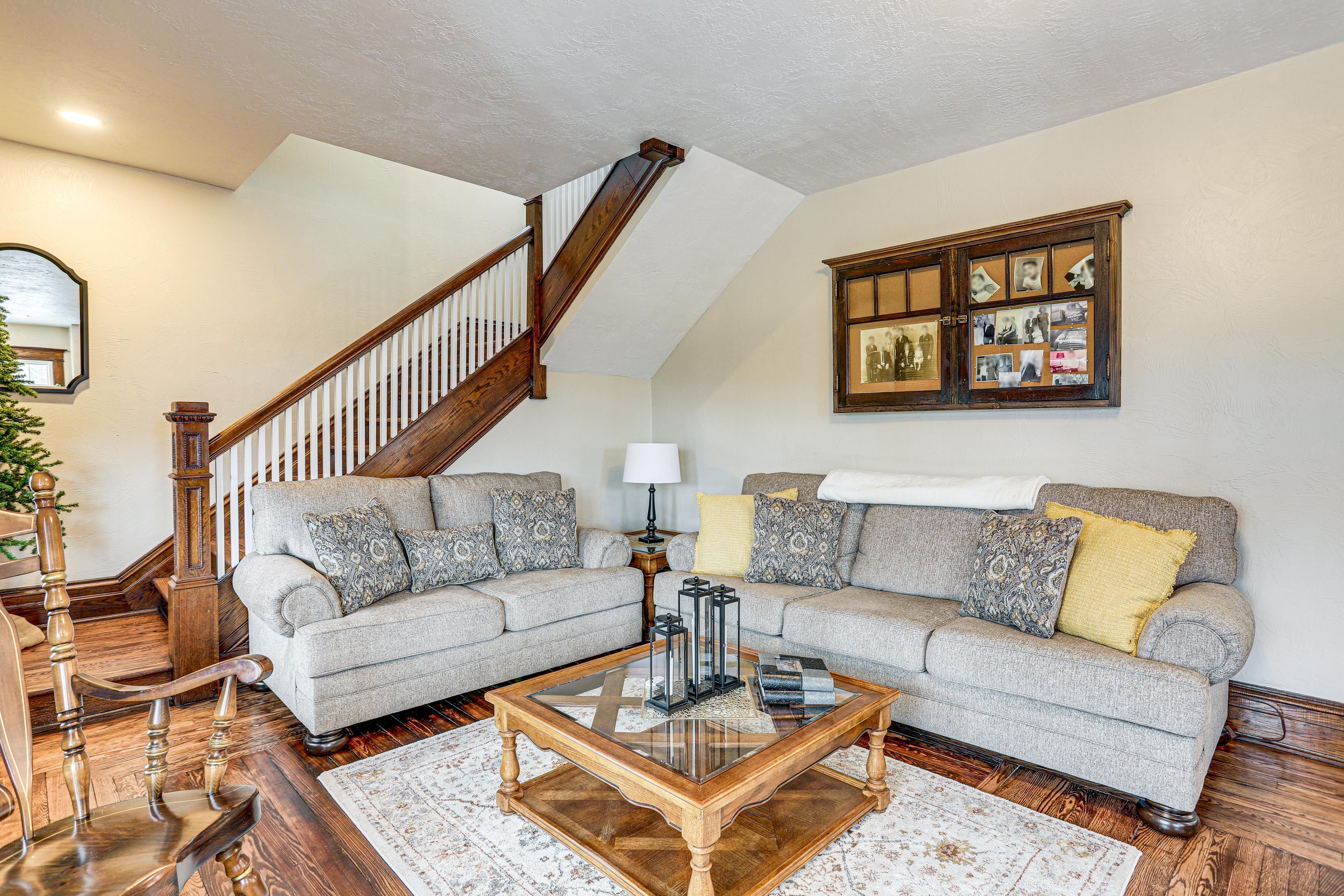 Living Room | Free WiFi | 1st Floor