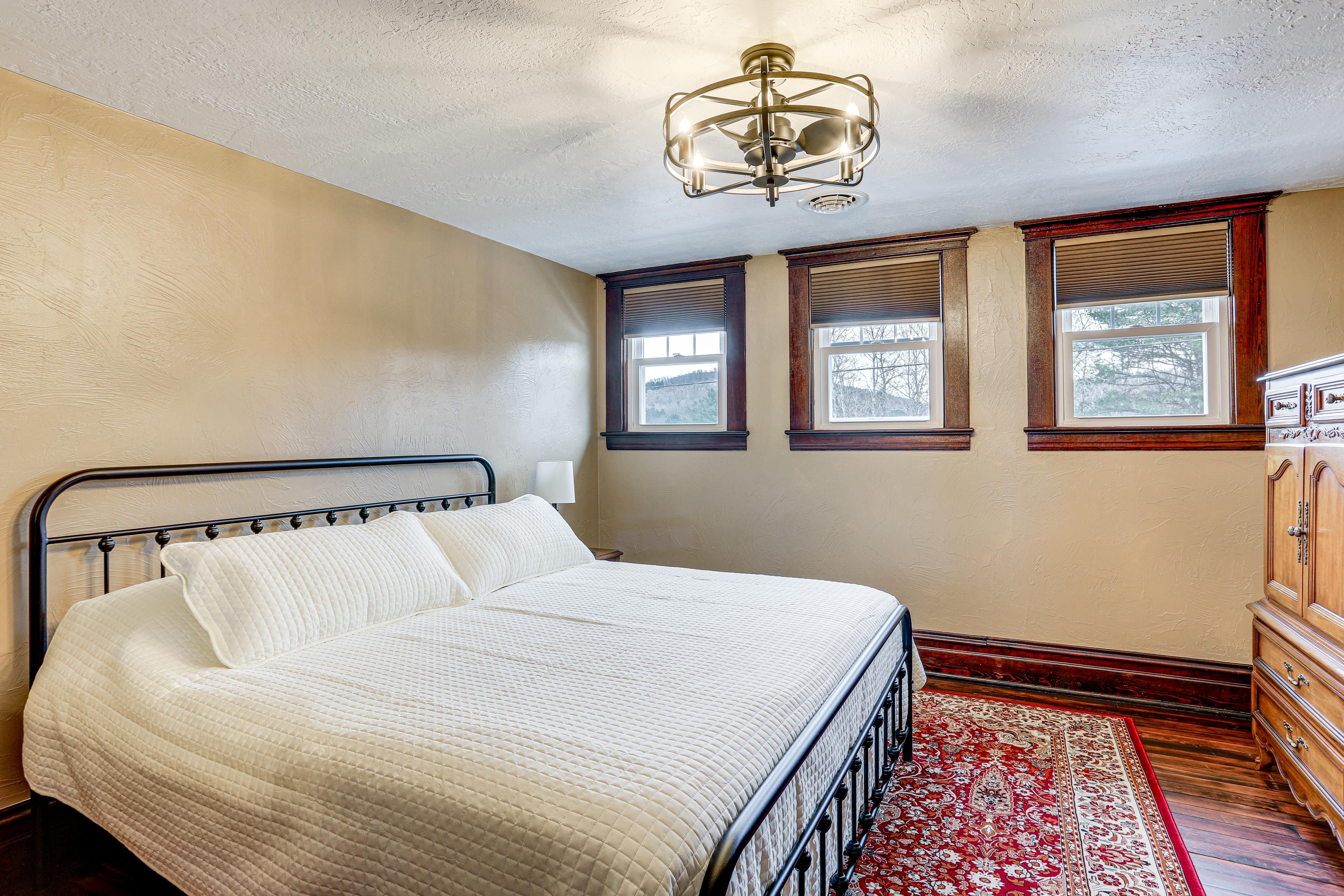 Bedroom 3 | King Bed | 2nd Floor