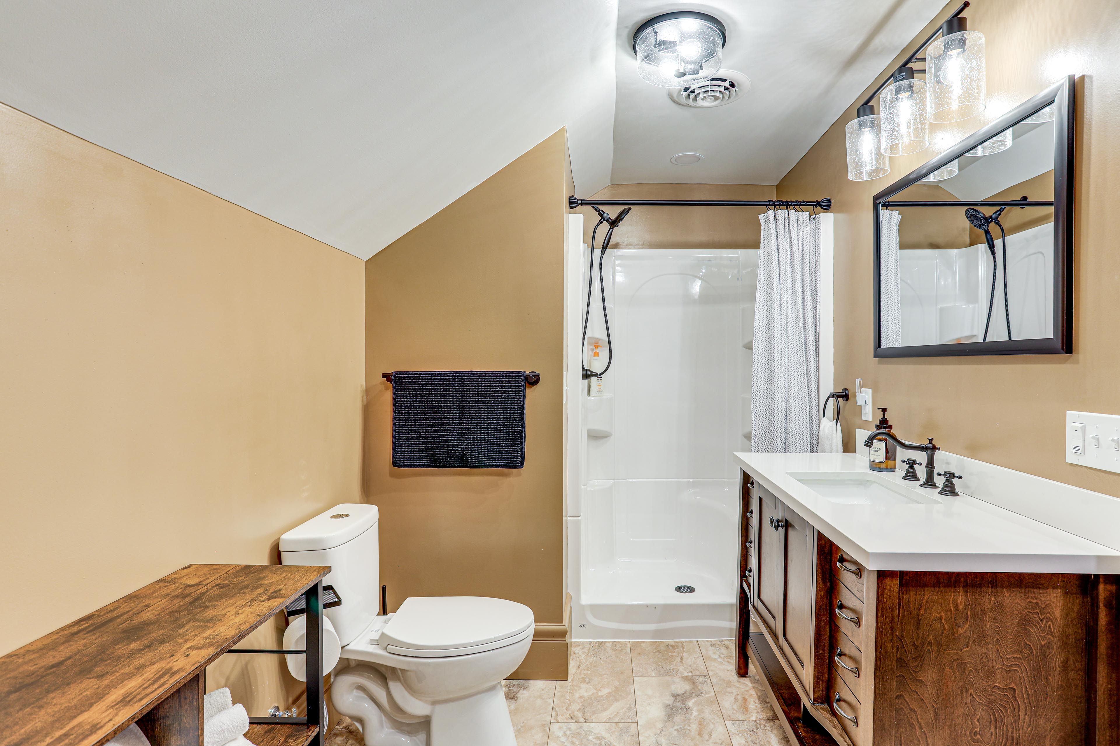 Full Bathroom | Washer & Dryer | 2nd Floor