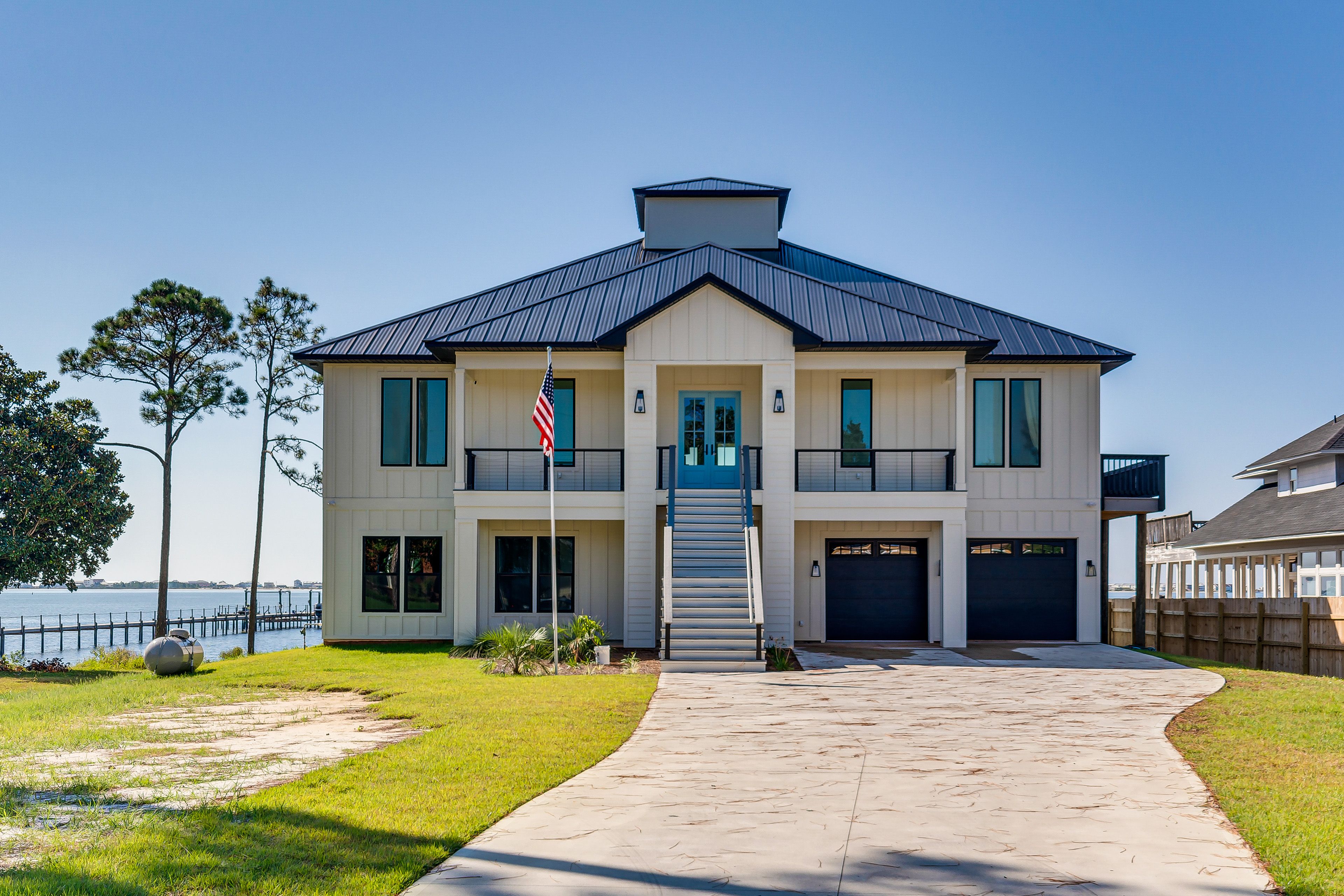 2-Story House | 4 Mi to Navarre Beach Fishing Pier