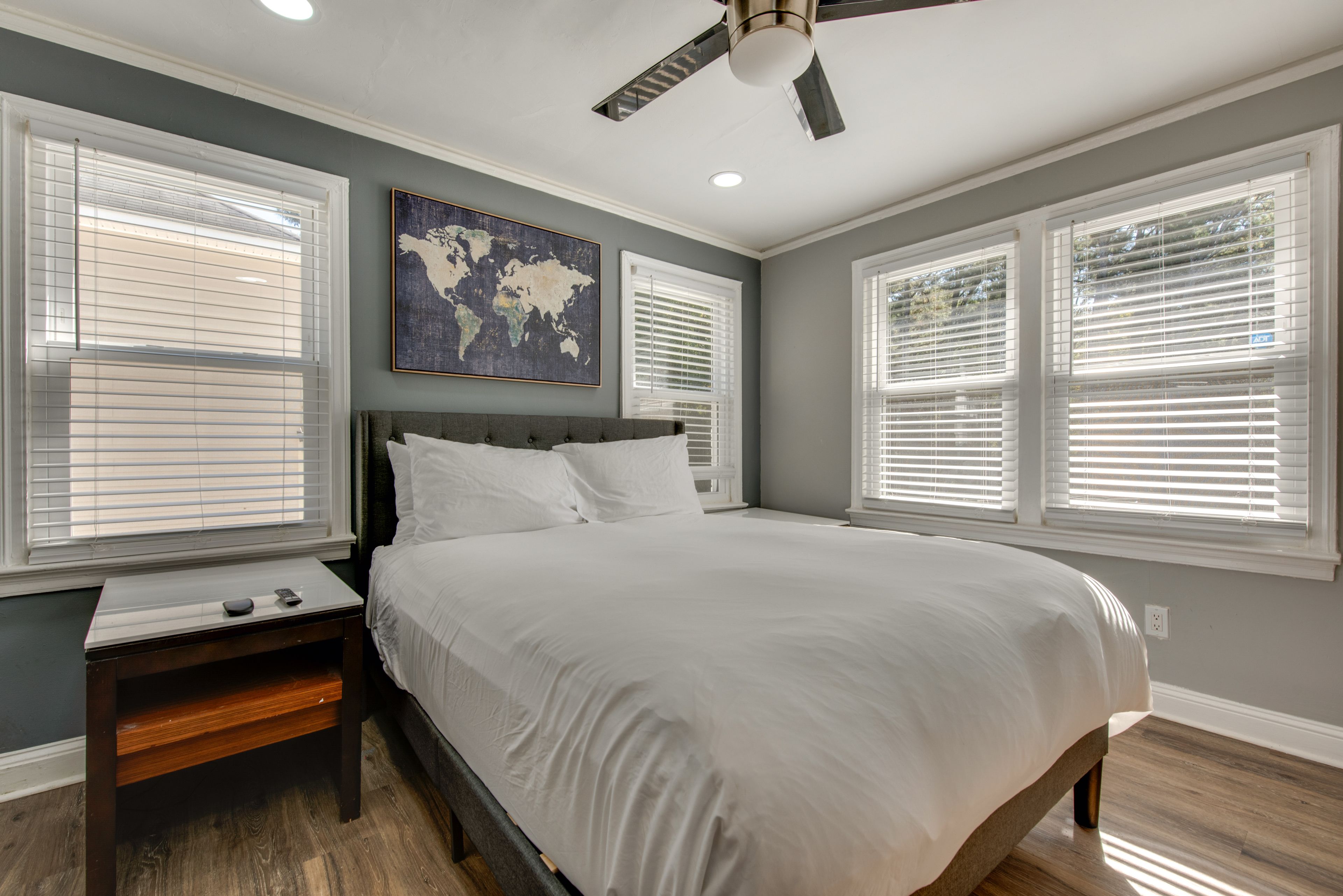 Bedroom | Queen Bed | Linens Provided | Smart TV