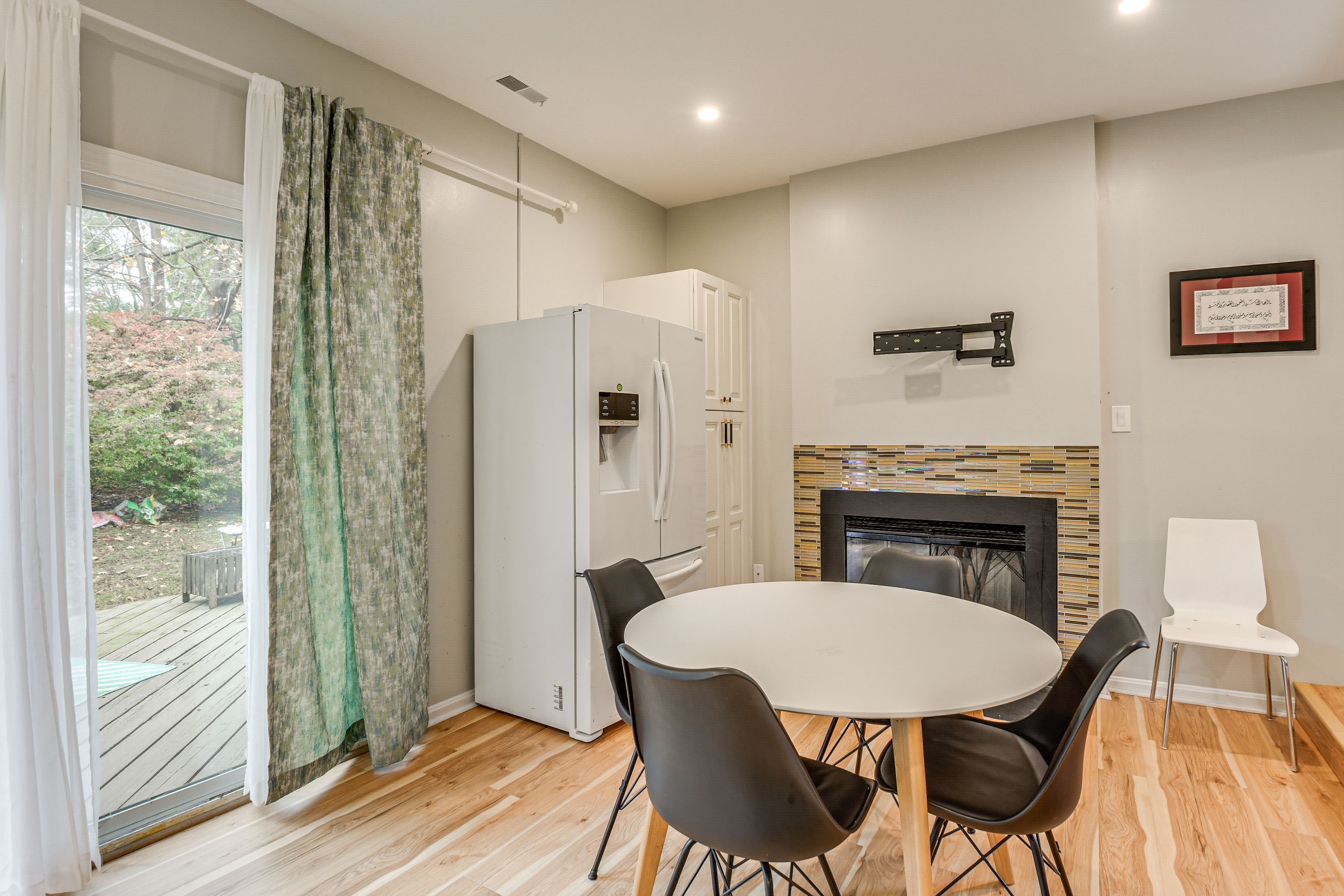 Dining Area | Dining Table | Dishware/Flatware | 1st Floor