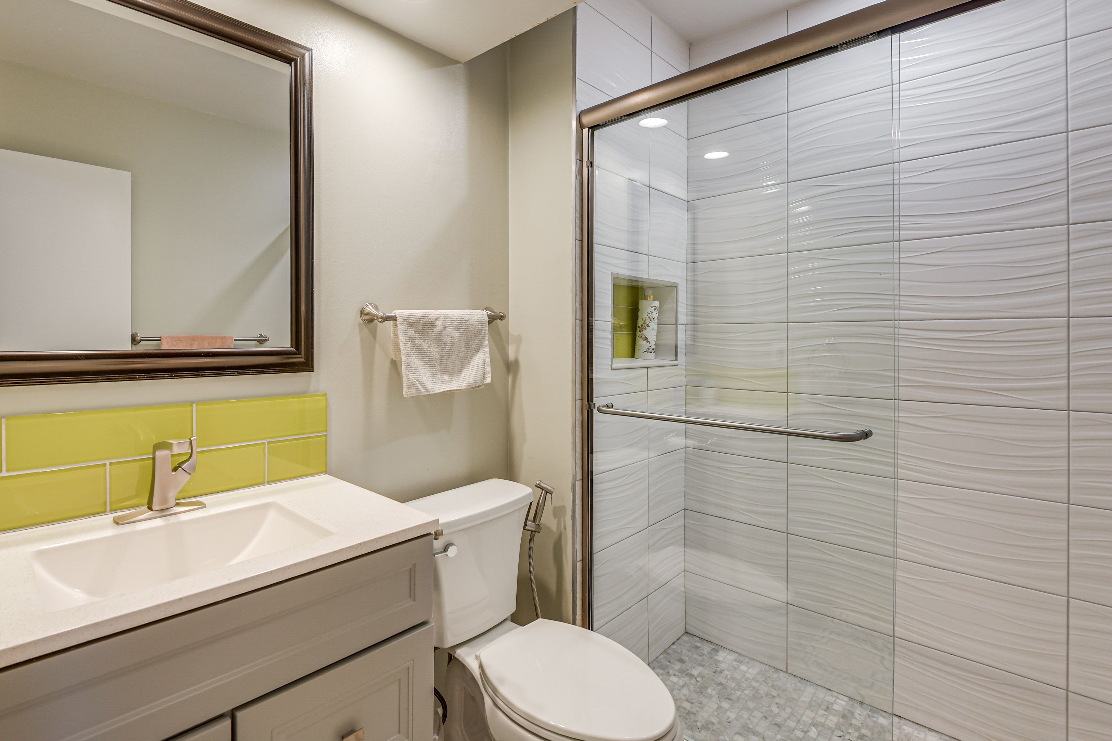 Full Bathroom | 2nd Floor