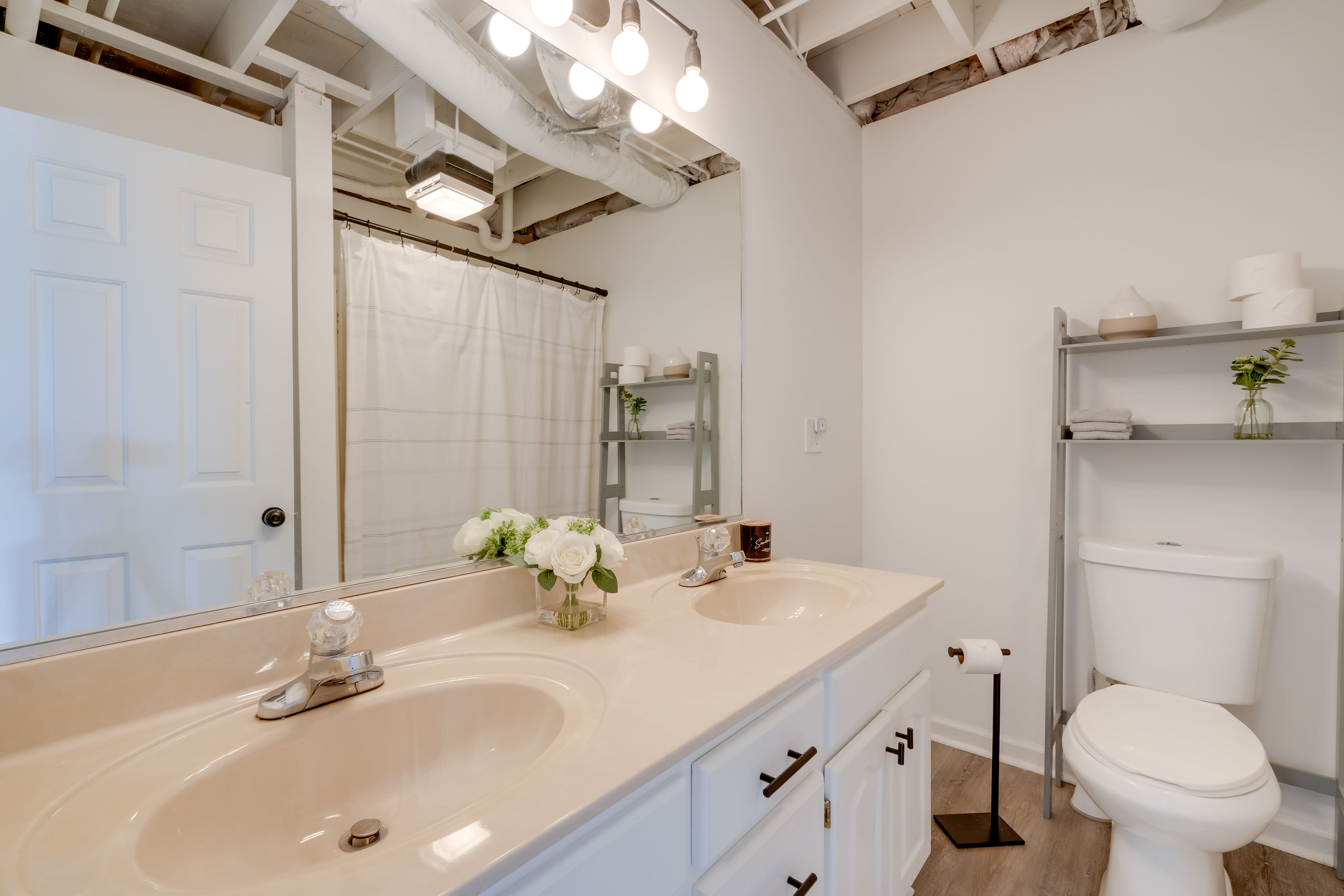 Full Bathroom | Basement Floor