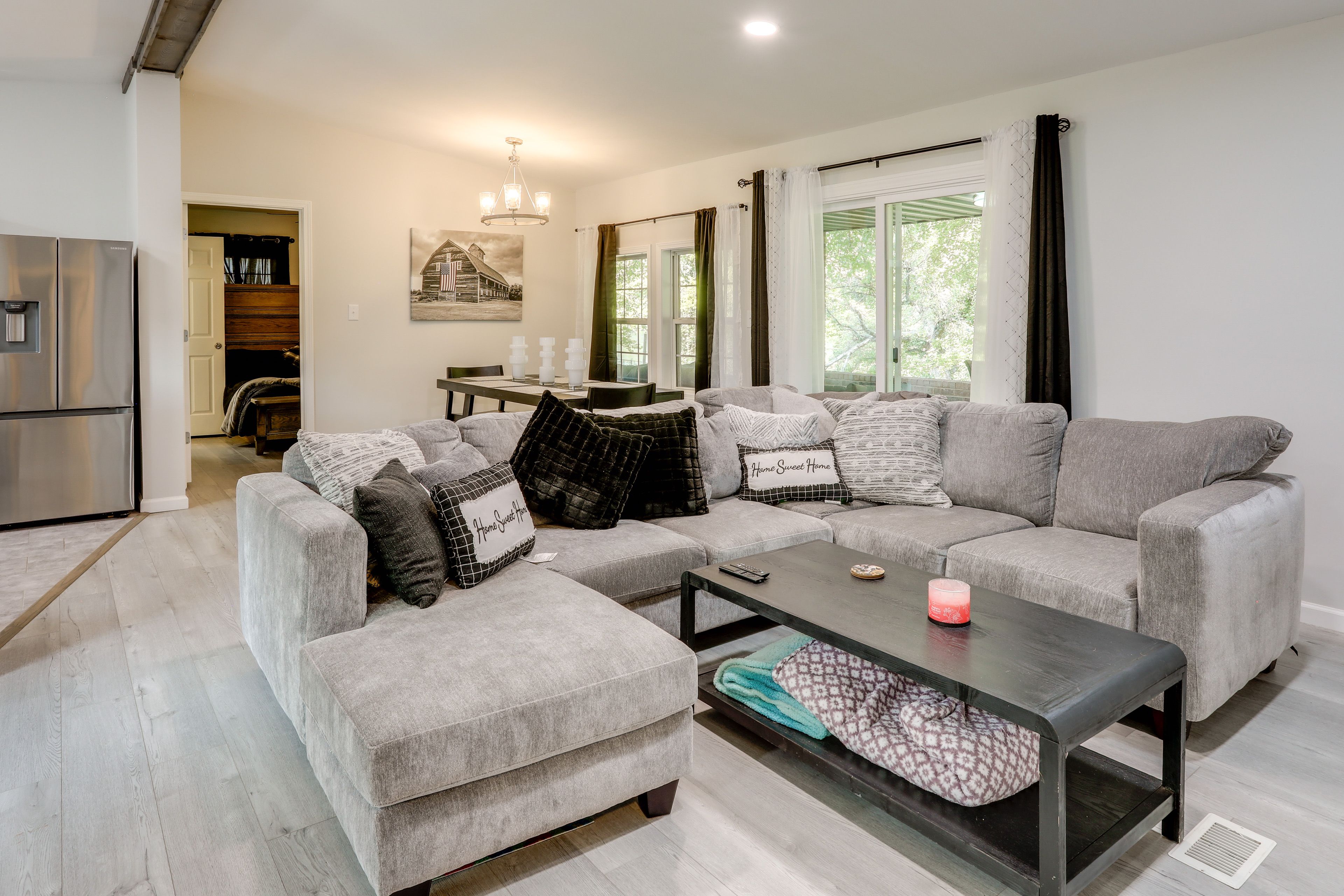 Living Area | Dining Table