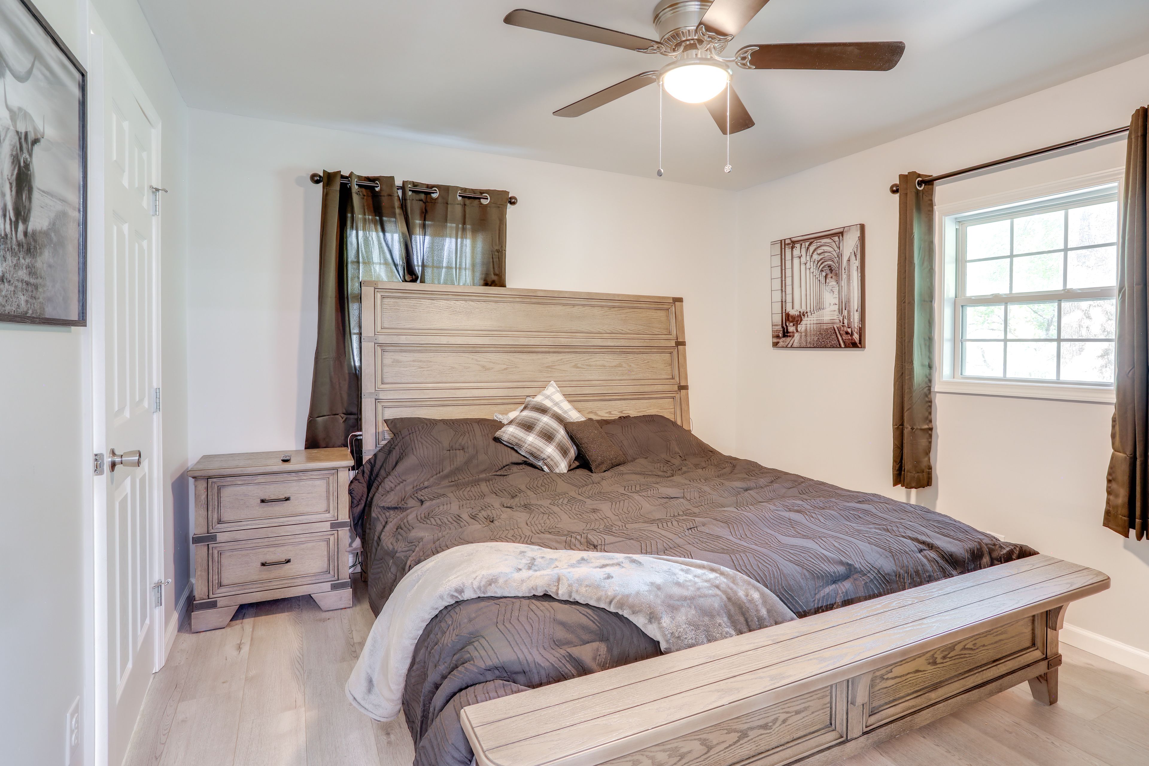 Bedroom 1 | California King Bed | Smart TV w/ Cable
