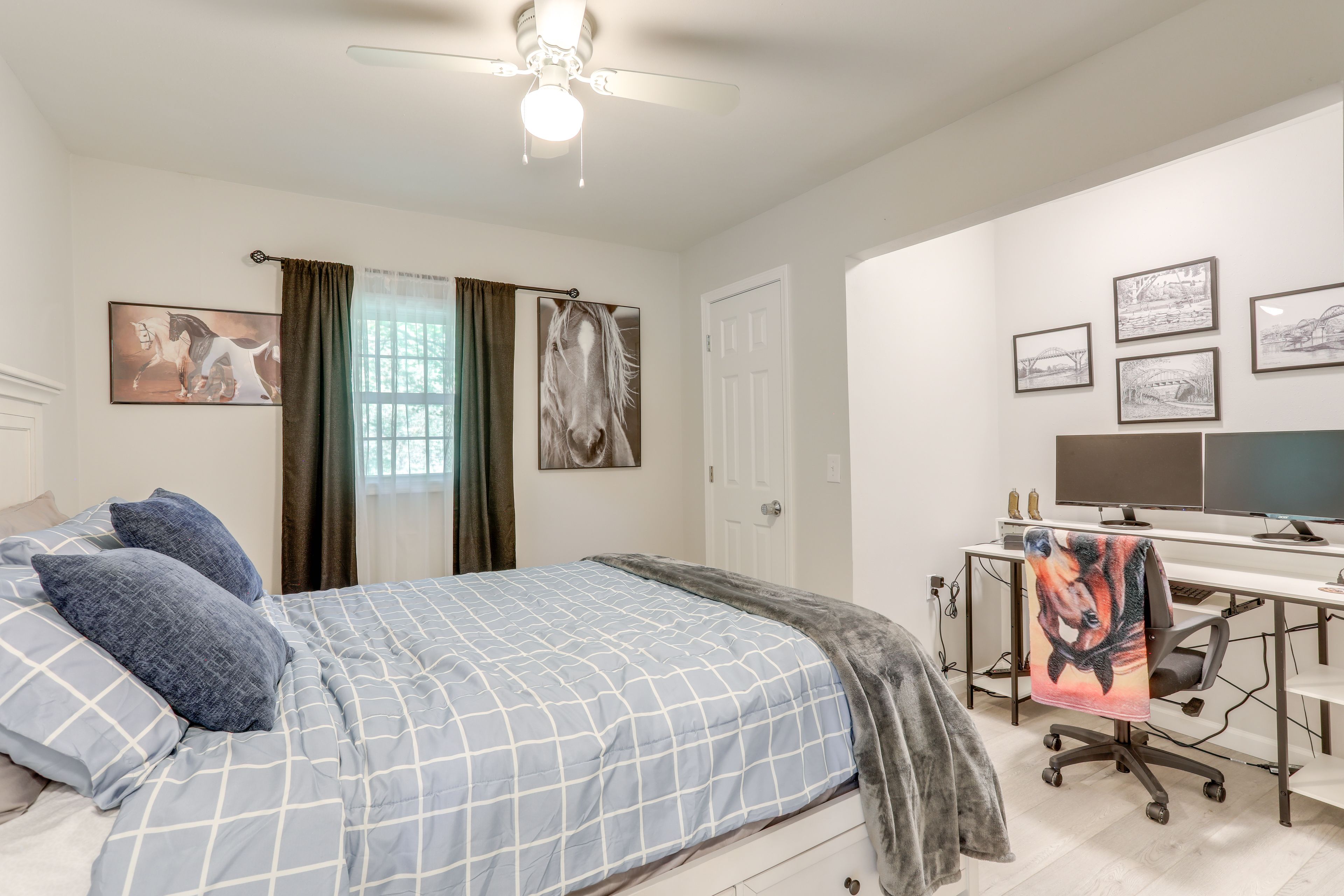 Bedroom 2 | Queen Bed | Laptop Workspace | Smart TV w/ Cable