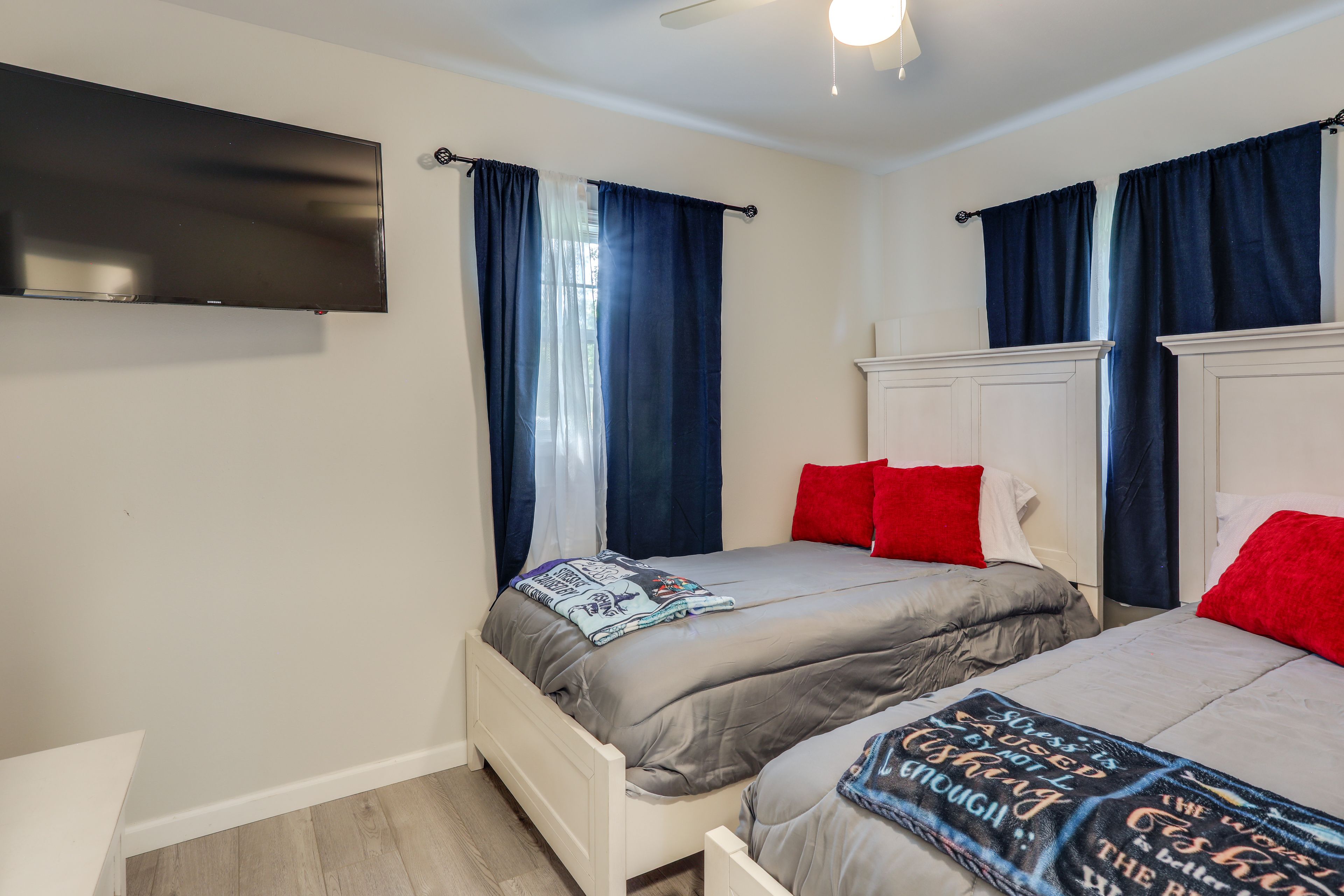 Bedroom 3 | 2 Twin Beds | Smart TV w/ Cable