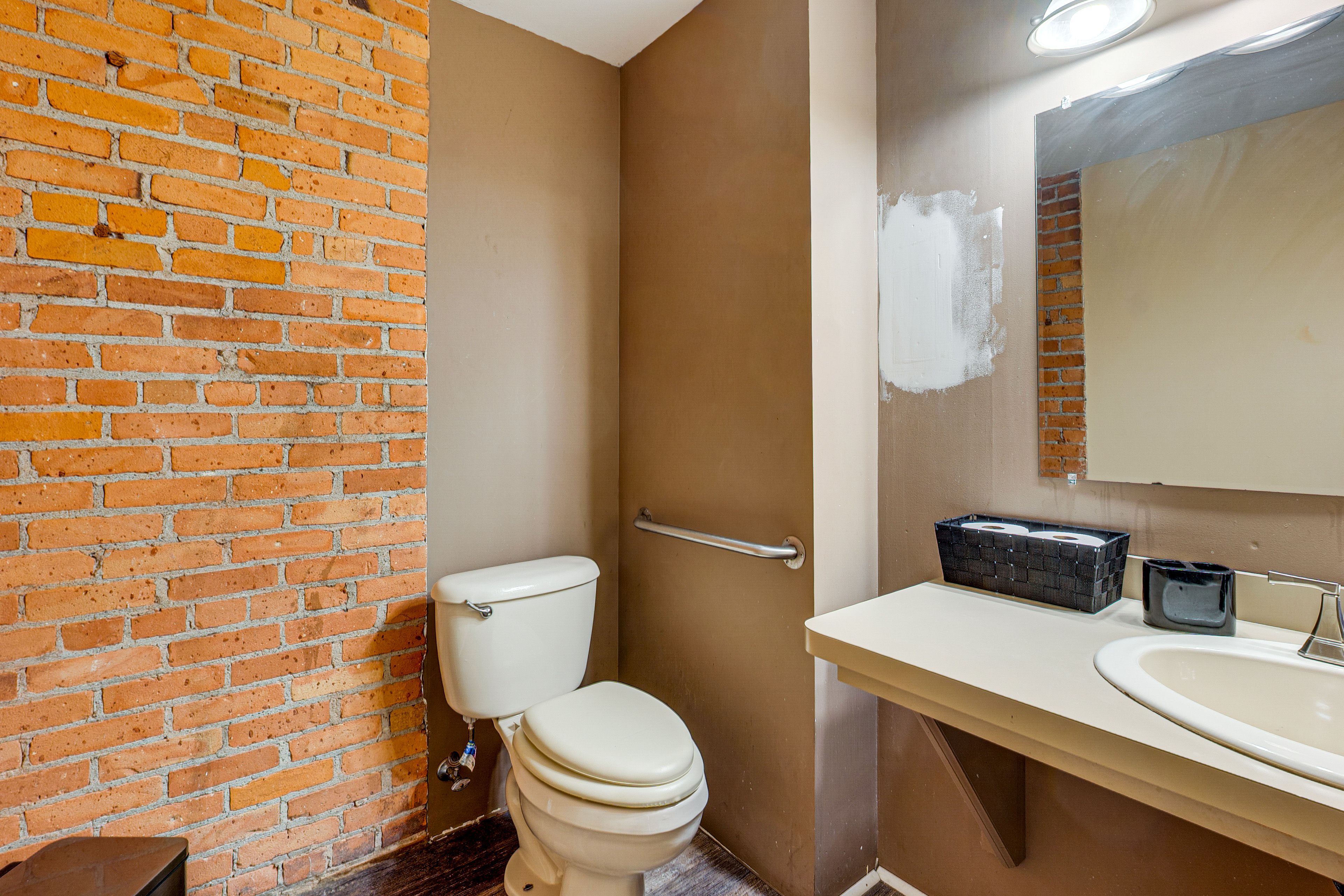 Half Bathroom | 1st Floor