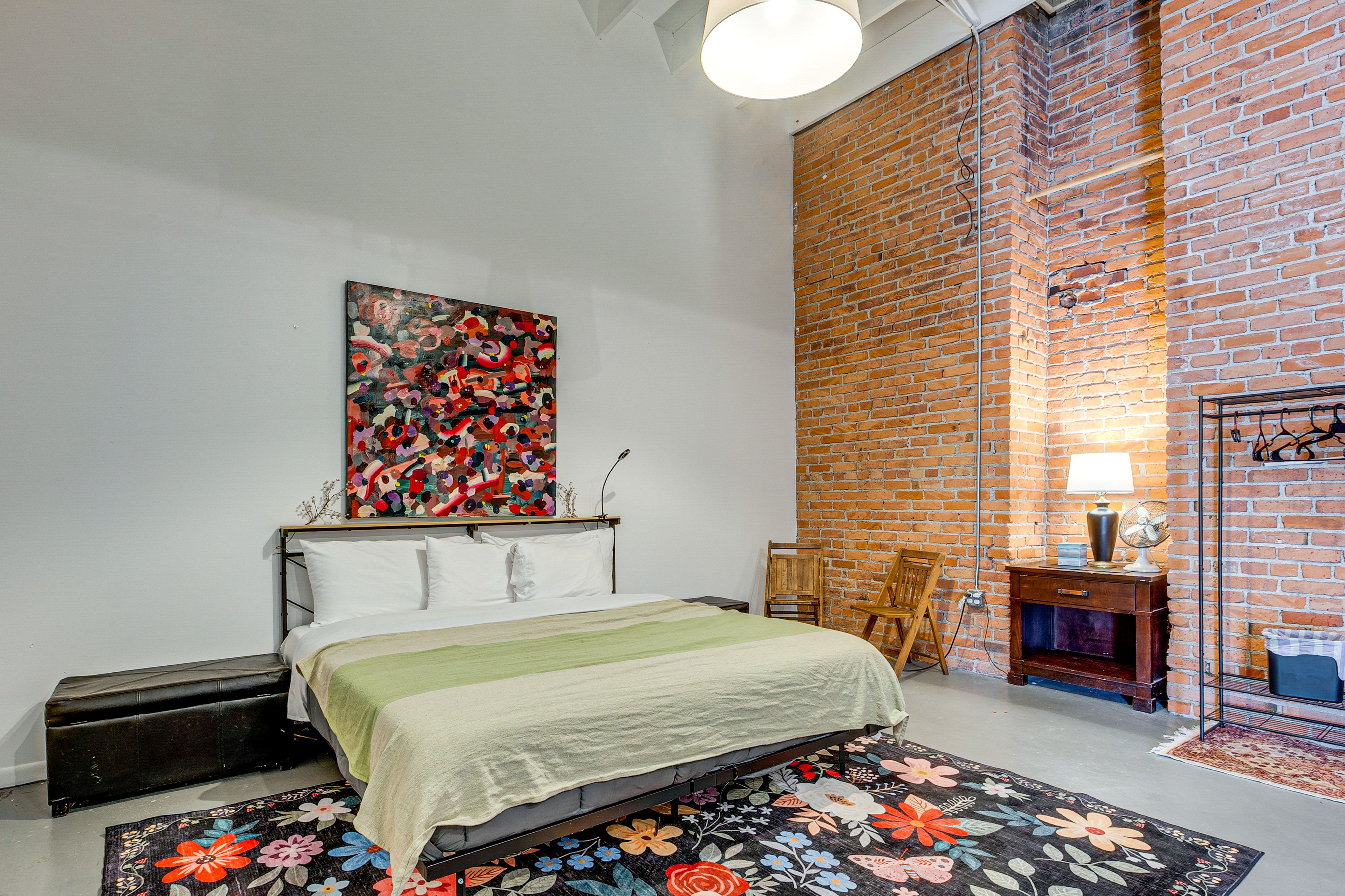 Sleeping Nook 2 | 1st Floor | King Bed | 2 Twin Beds