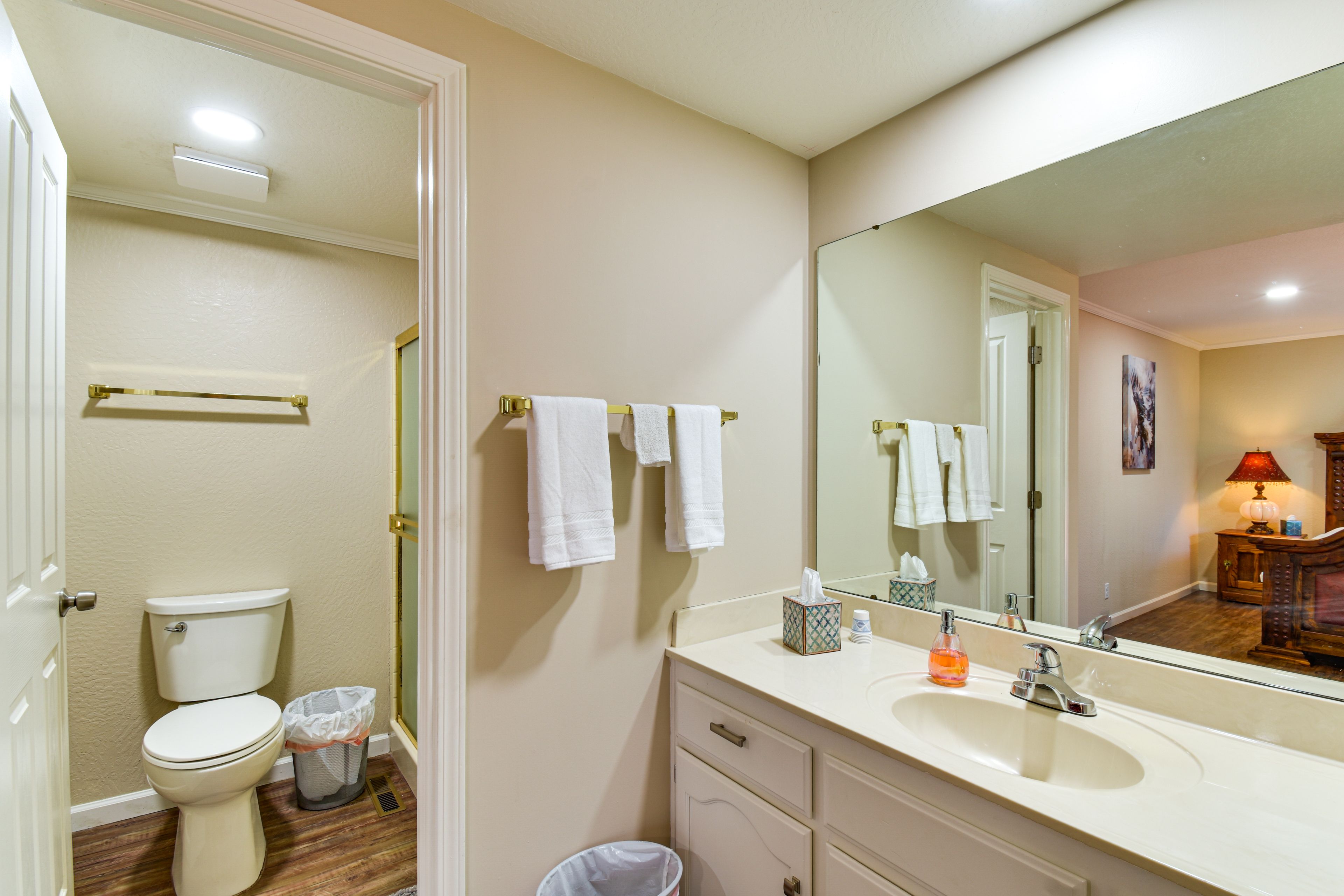 En-Suite Bathroom | Main Level | Towels Provided