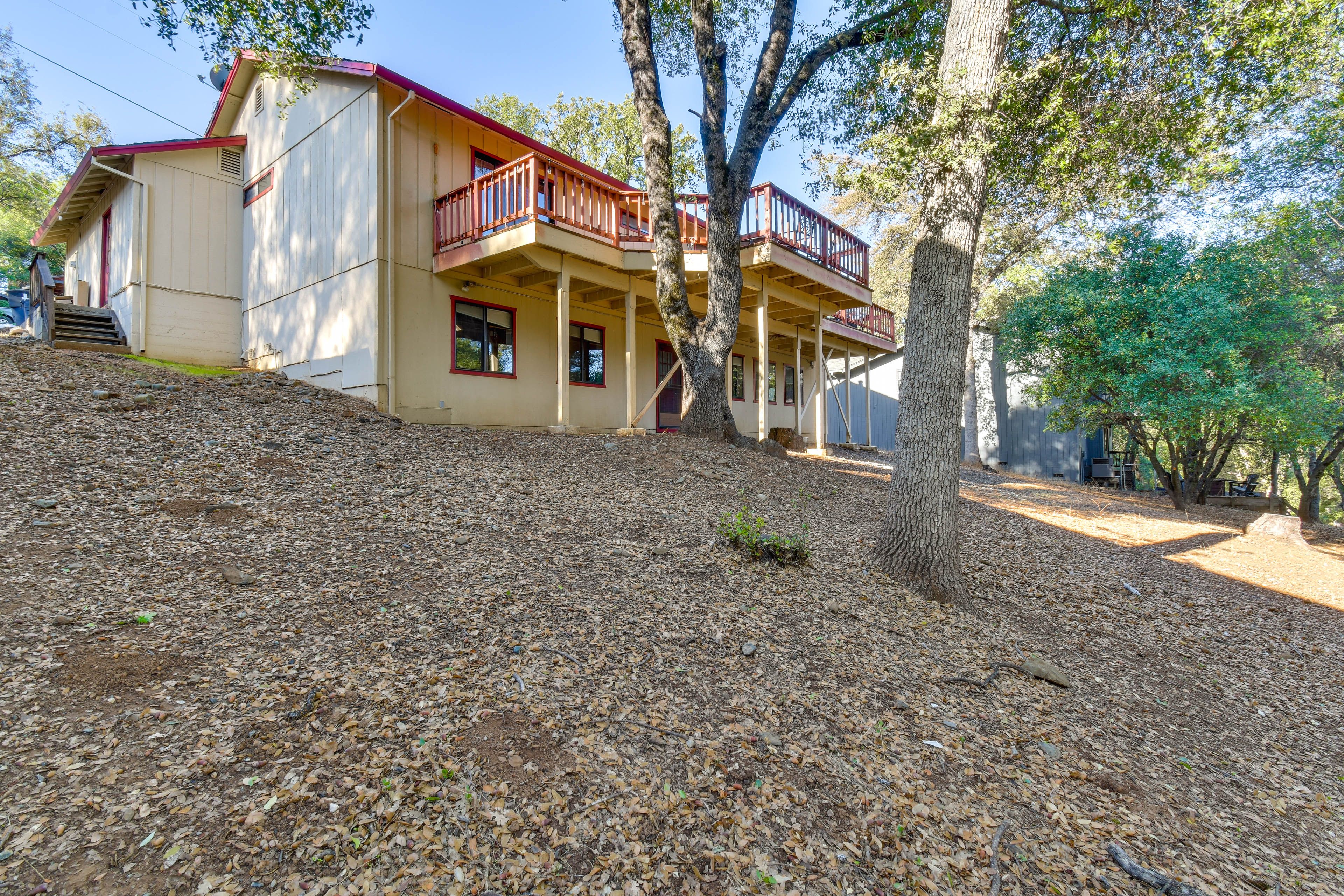 Backyard | 2-Level House | 23 Mi to Yosemite National Park