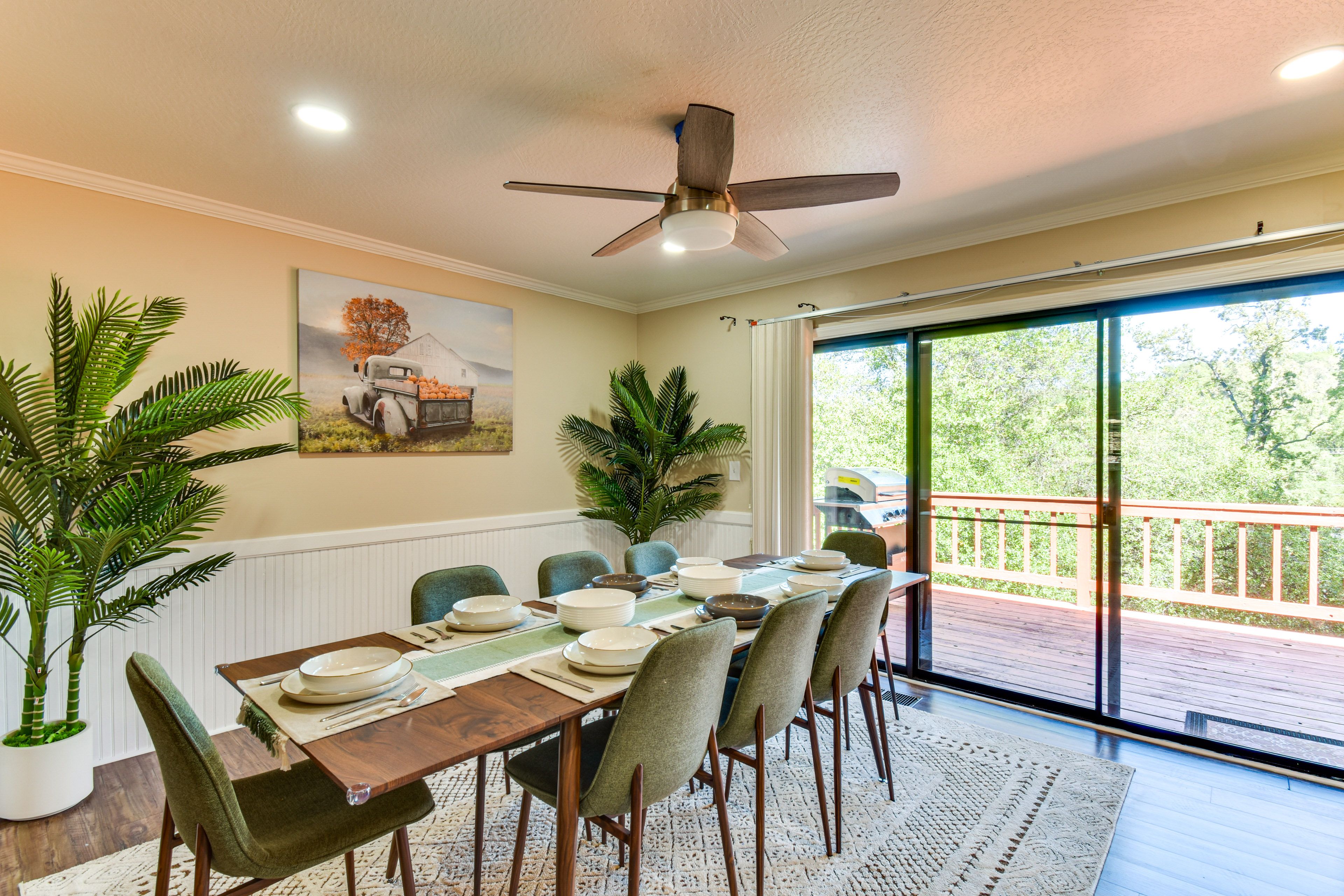 Dining Area | Main Level