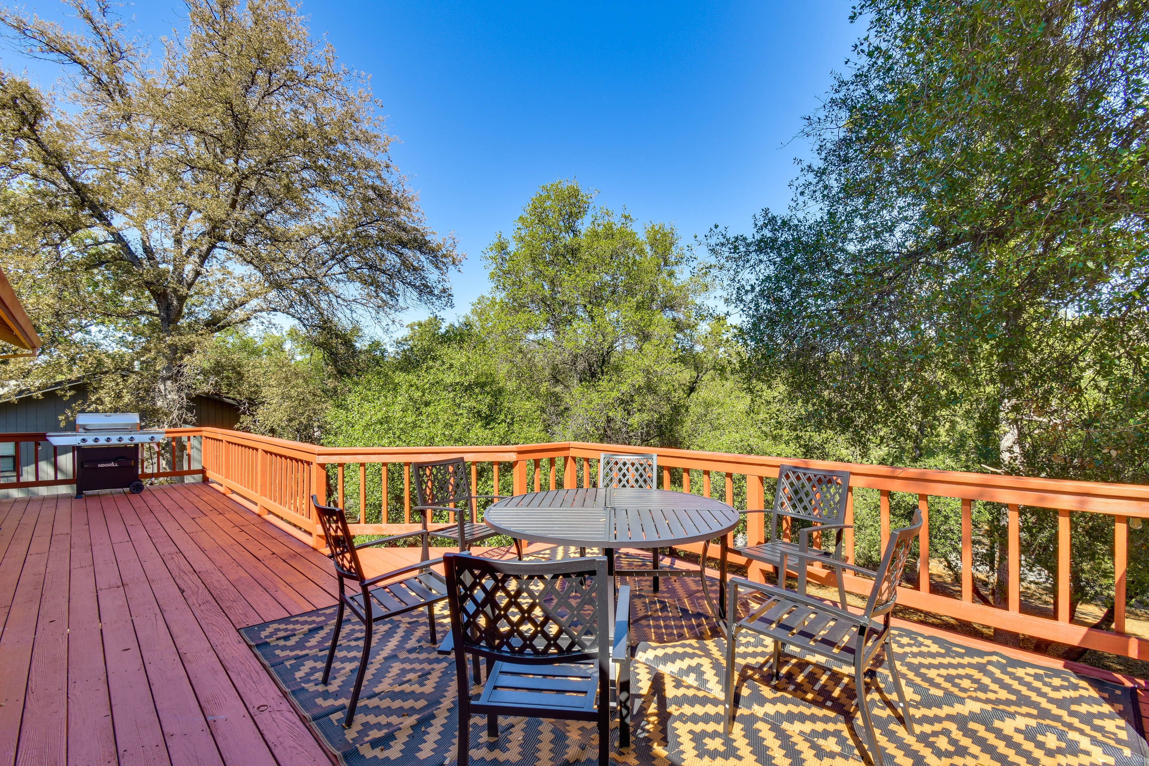 Groveland Vacation Rental | 3BR | 2.5BA | 2,000 Sq Ft | 1 Step Required