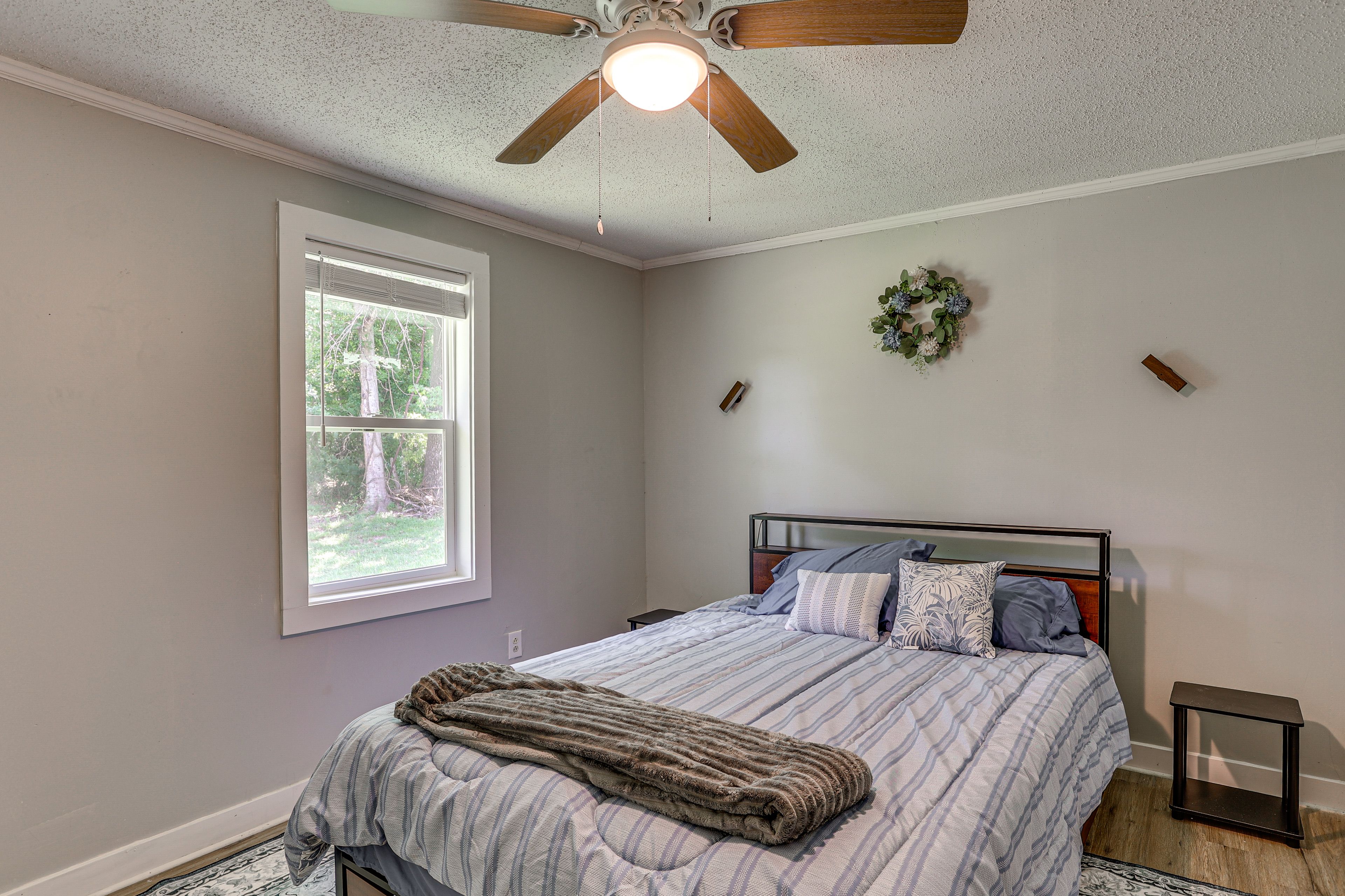 Bedroom 1 | 1st Floor | Queen Bed | Linens Provided