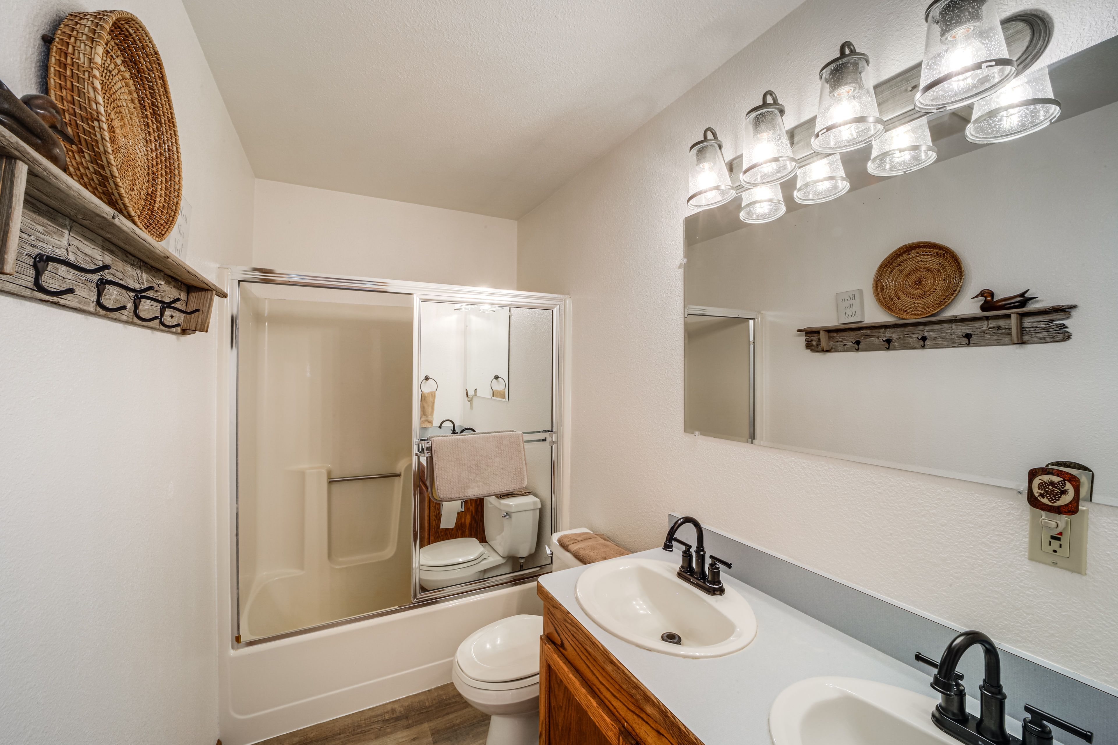 Full Bathroom | Main Floor