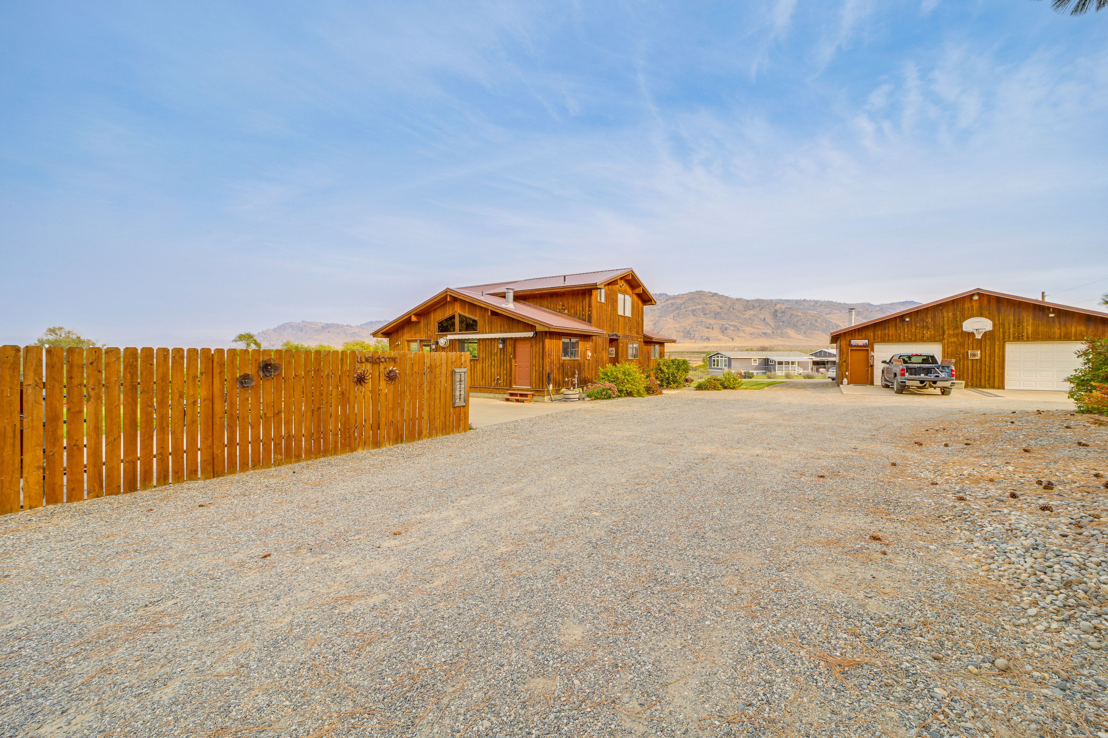Parking | Large Driveway (4 Vehicles)