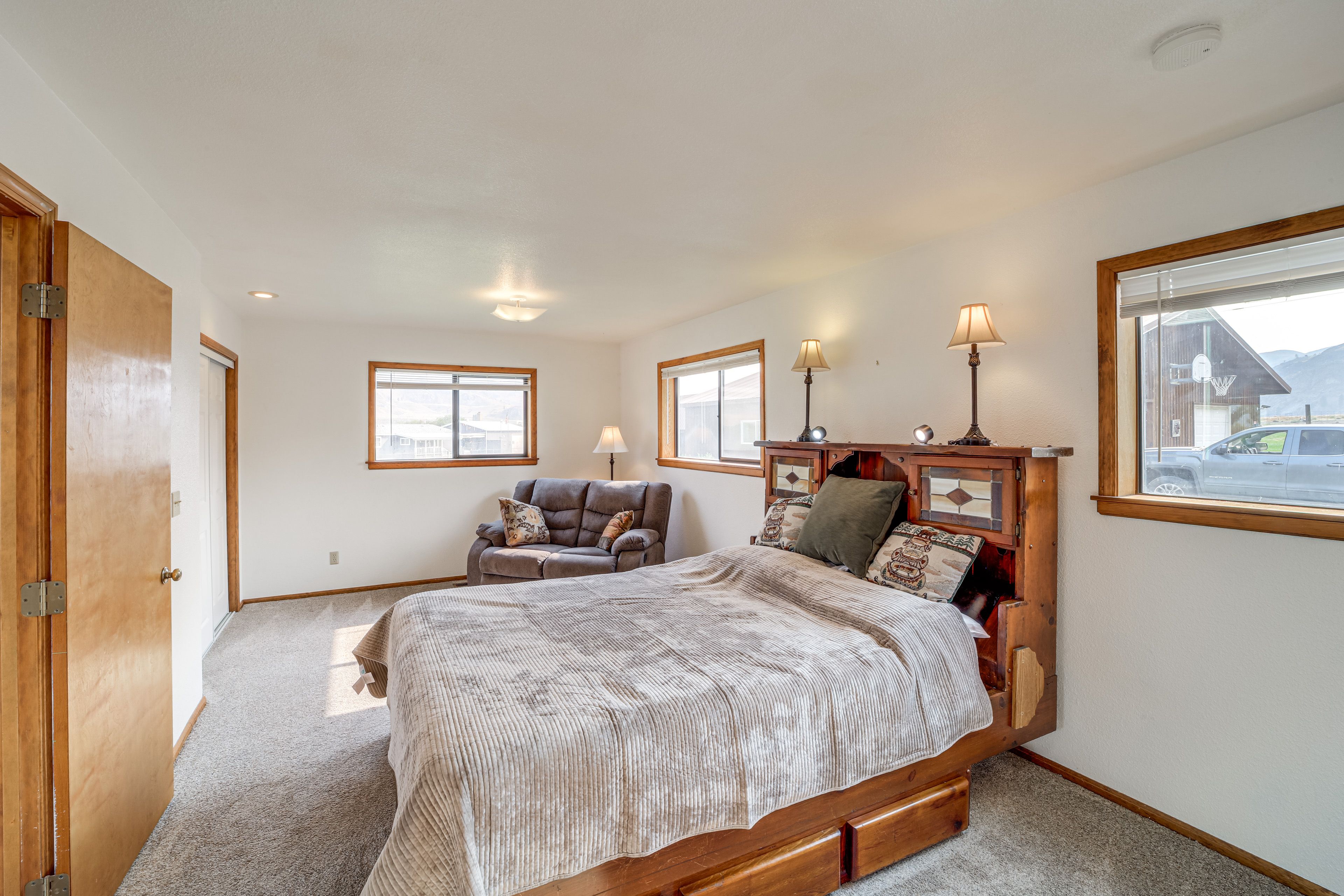 Bedroom 1 | Queen Bed | Main Floor