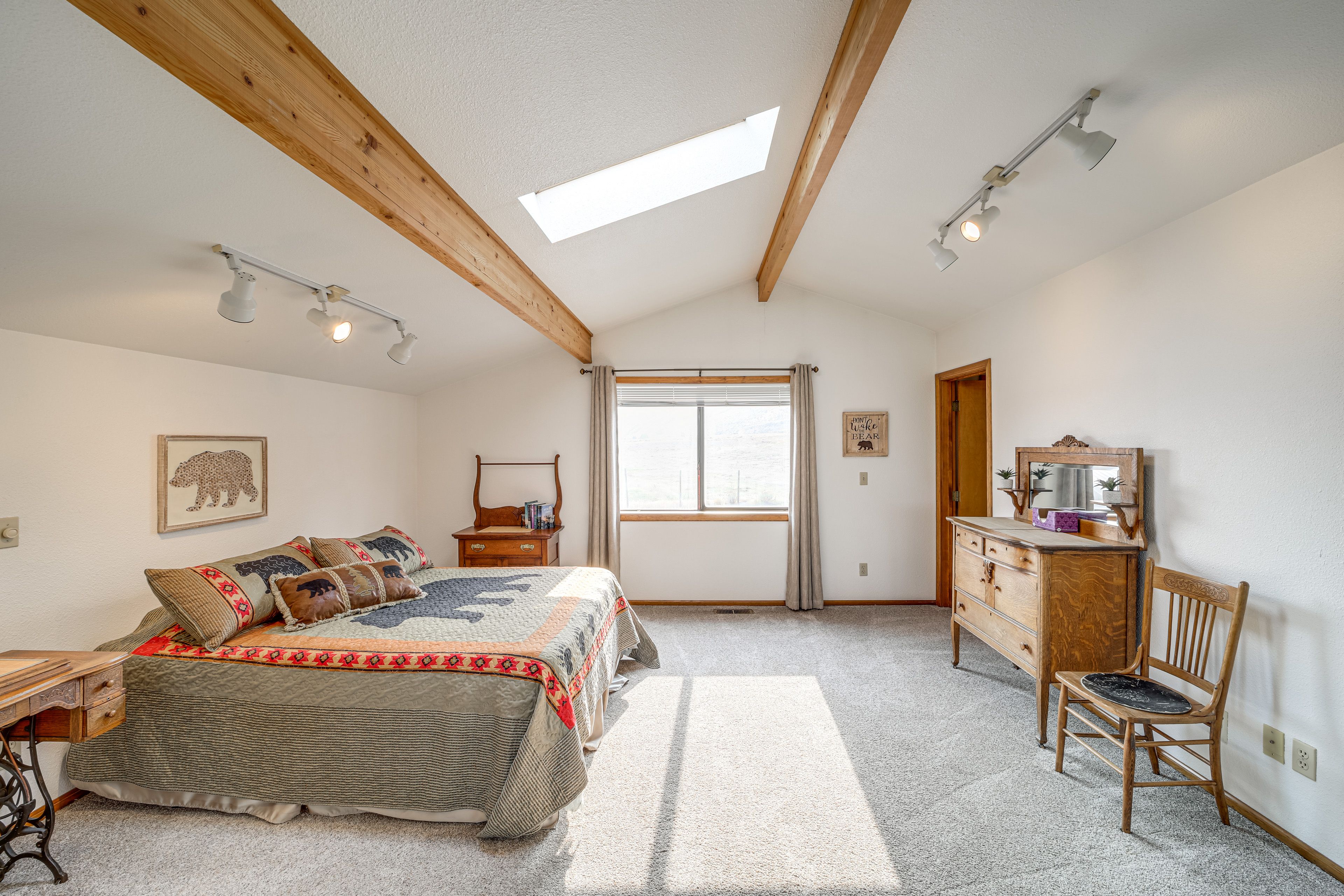 Bedroom 3 (Loft) | Queen Bed