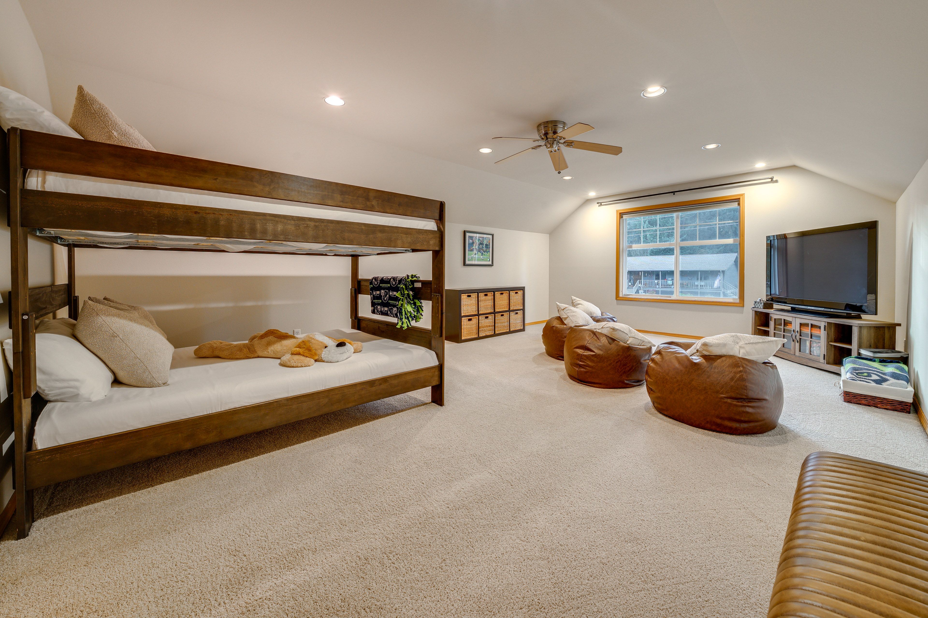 Bedroom 5 | Queen Bunk Bed | 2nd Floor