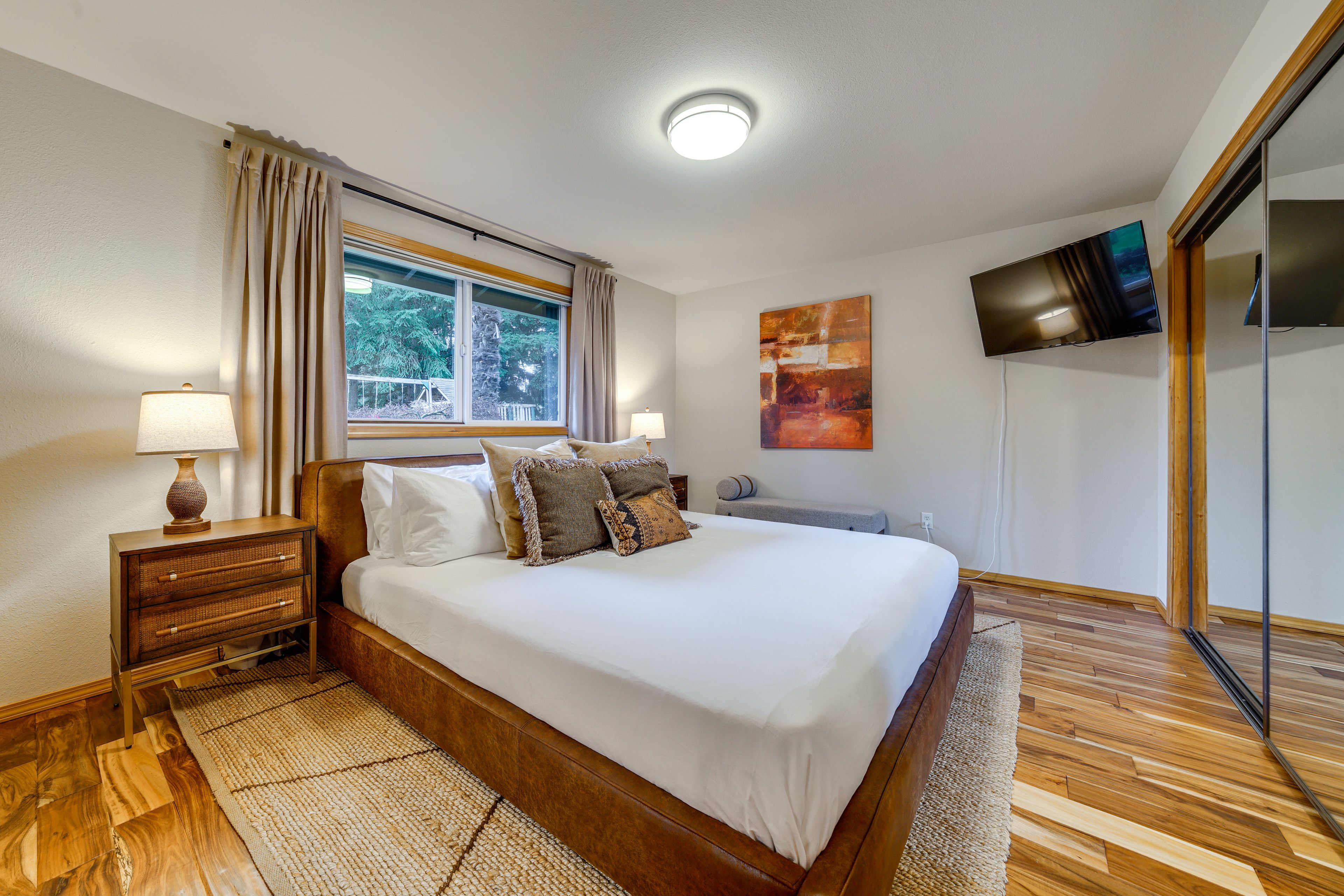 Bedroom 2 | King Bed | 1st Floor