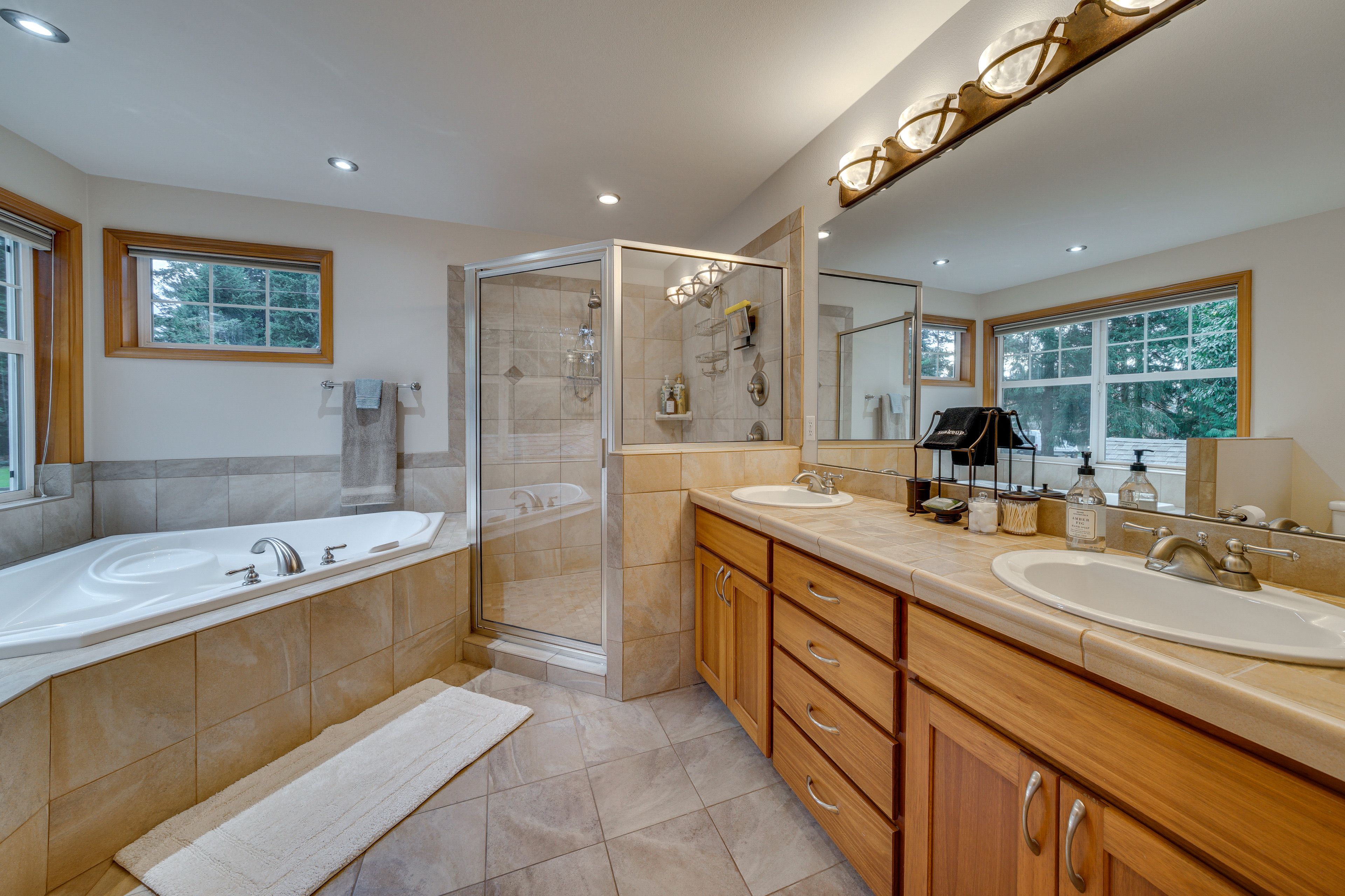 Full Bath | 2nd Floor