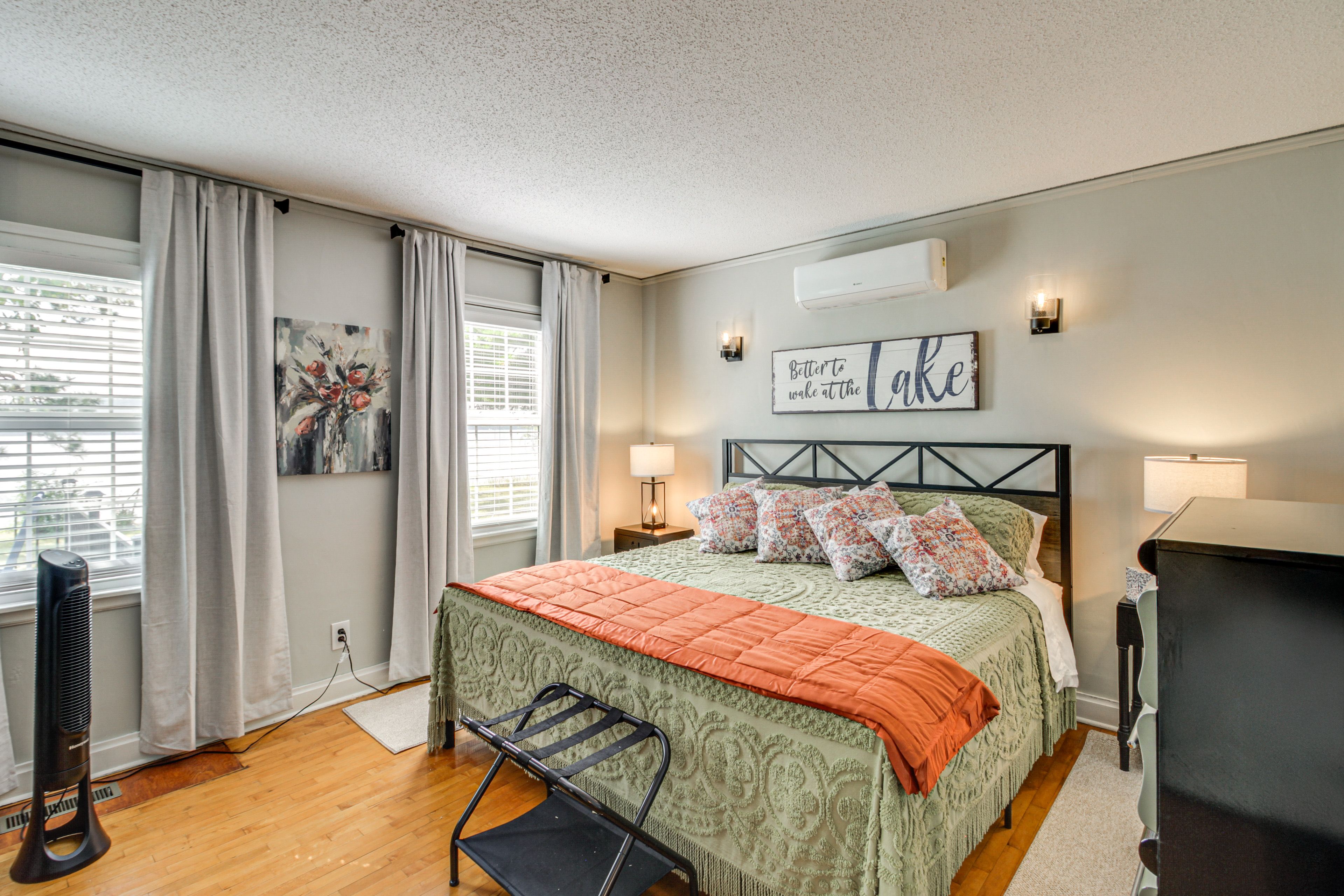 Bedroom 1 | King Bed | 1st Floor