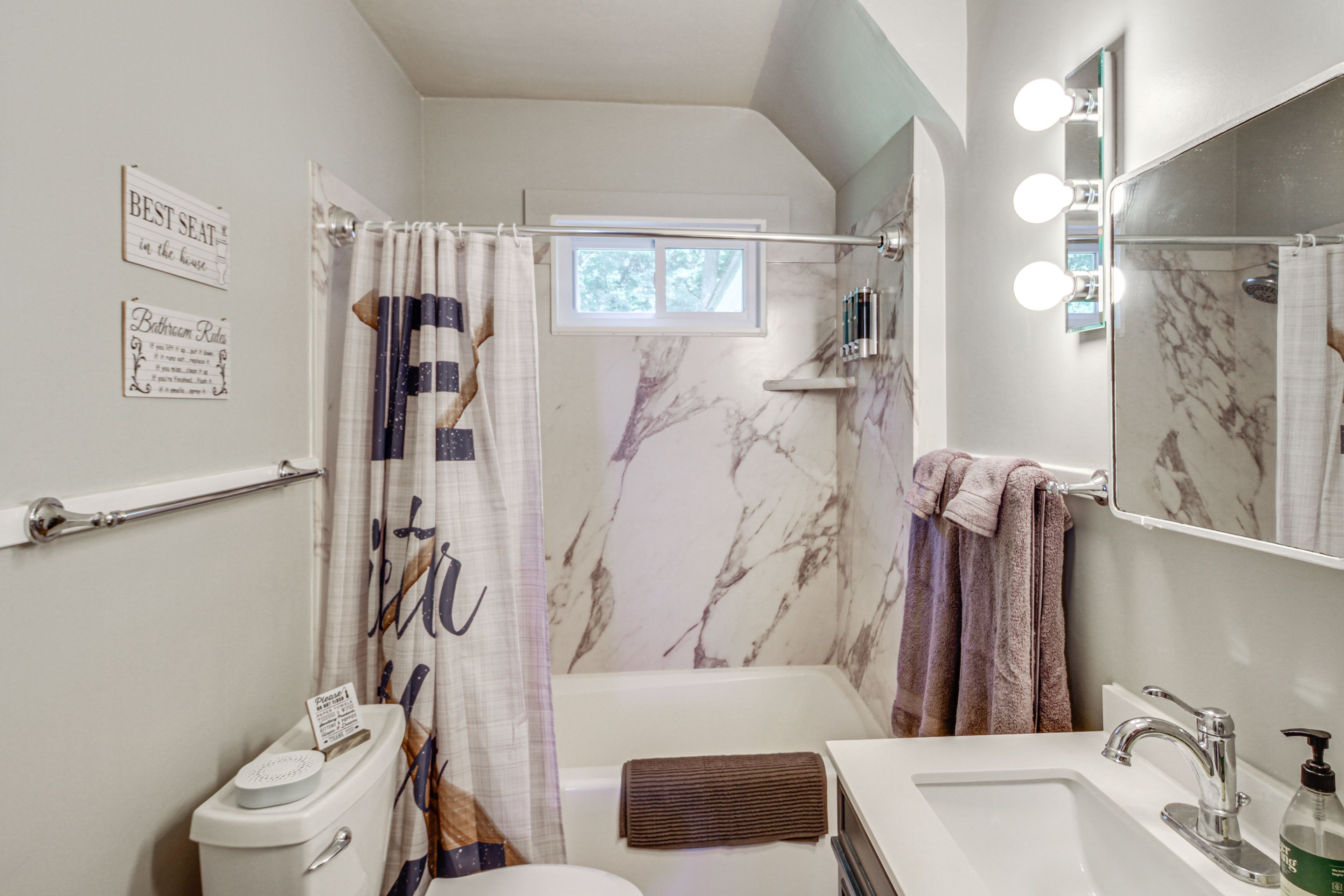 Full Bathroom | 1st Floor