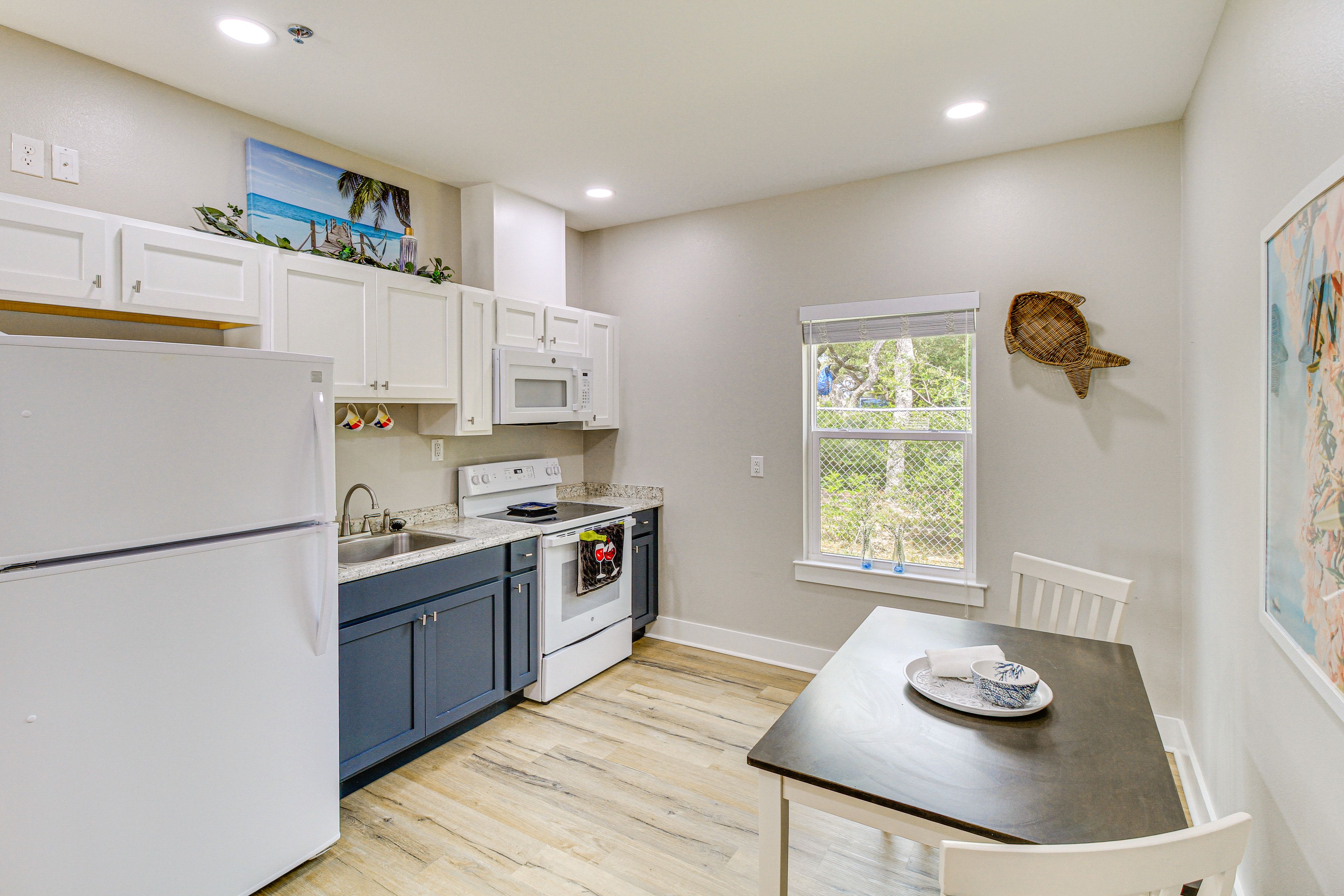 Kitchen | Dining Table | Cooking Basics | Keurig & Drip Coffee Makers