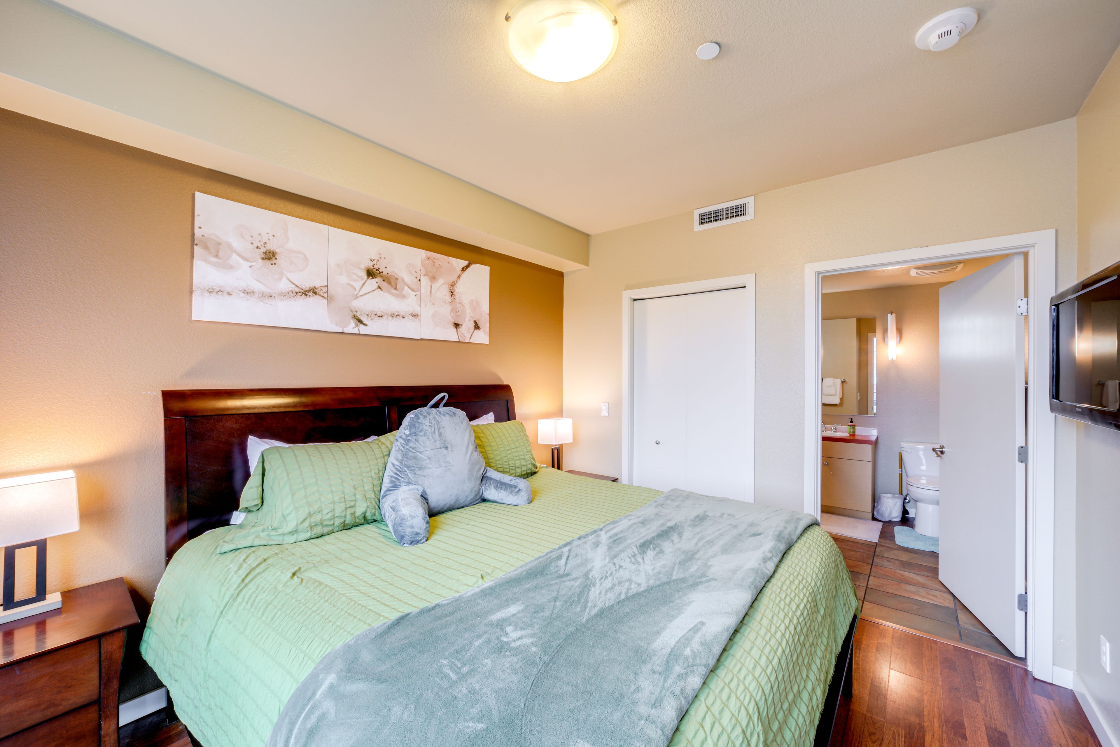 Bedroom 1 | King Bed | Linens Provided