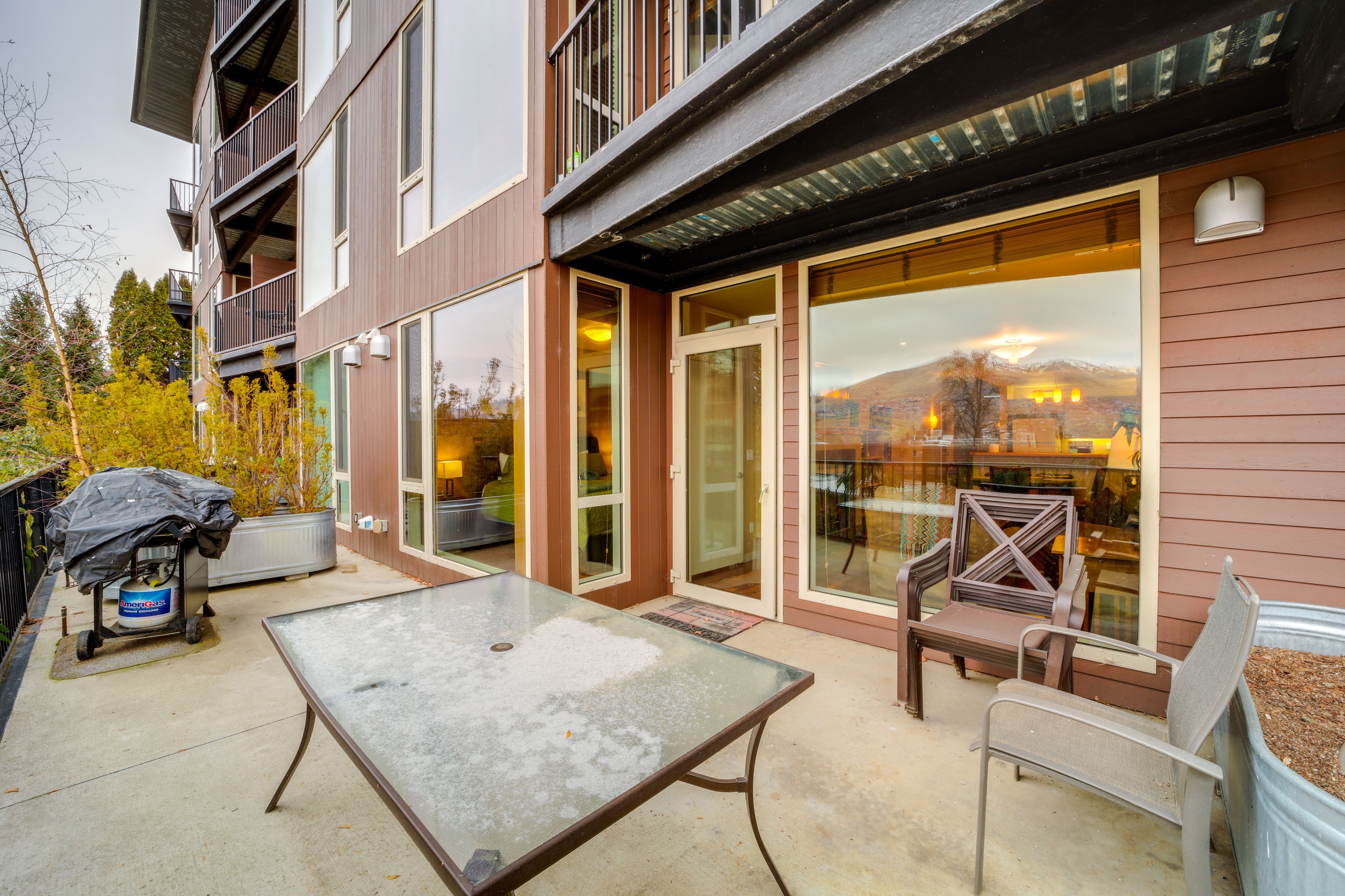 Balcony | Gas Grill