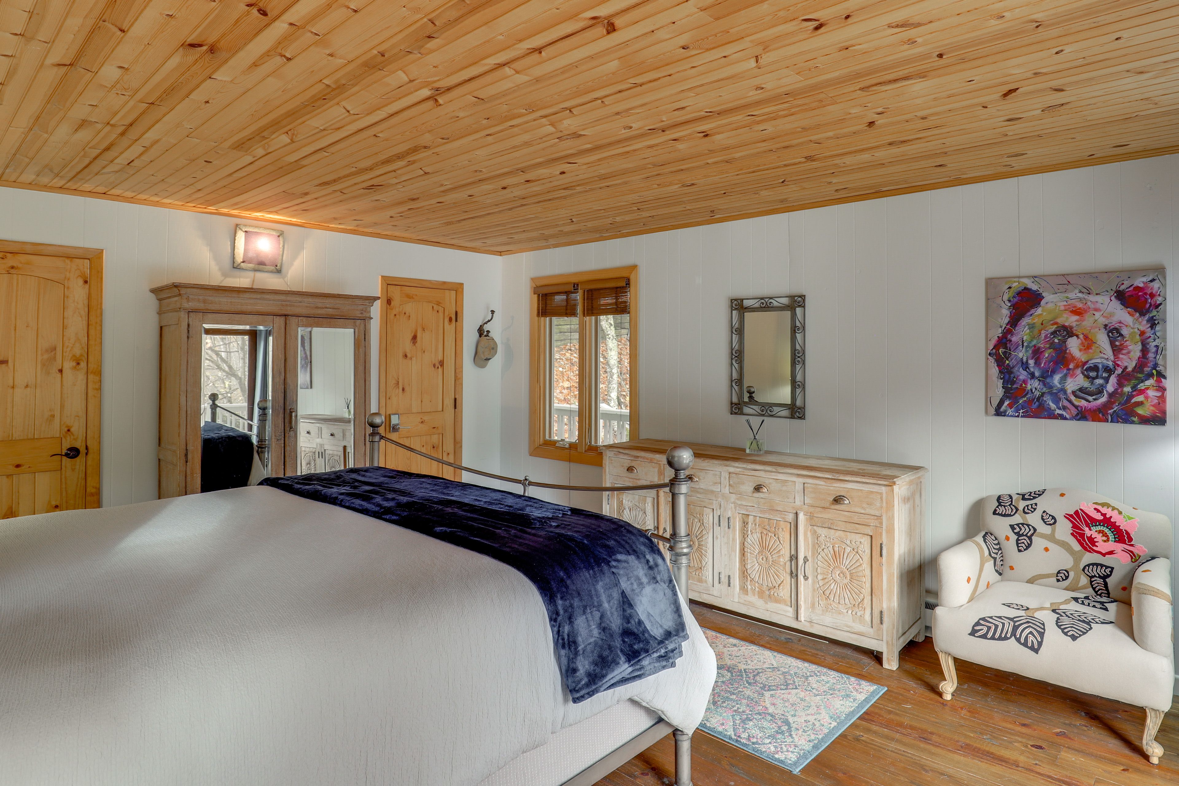 Bedroom 1 | King Bed | 1st Floor