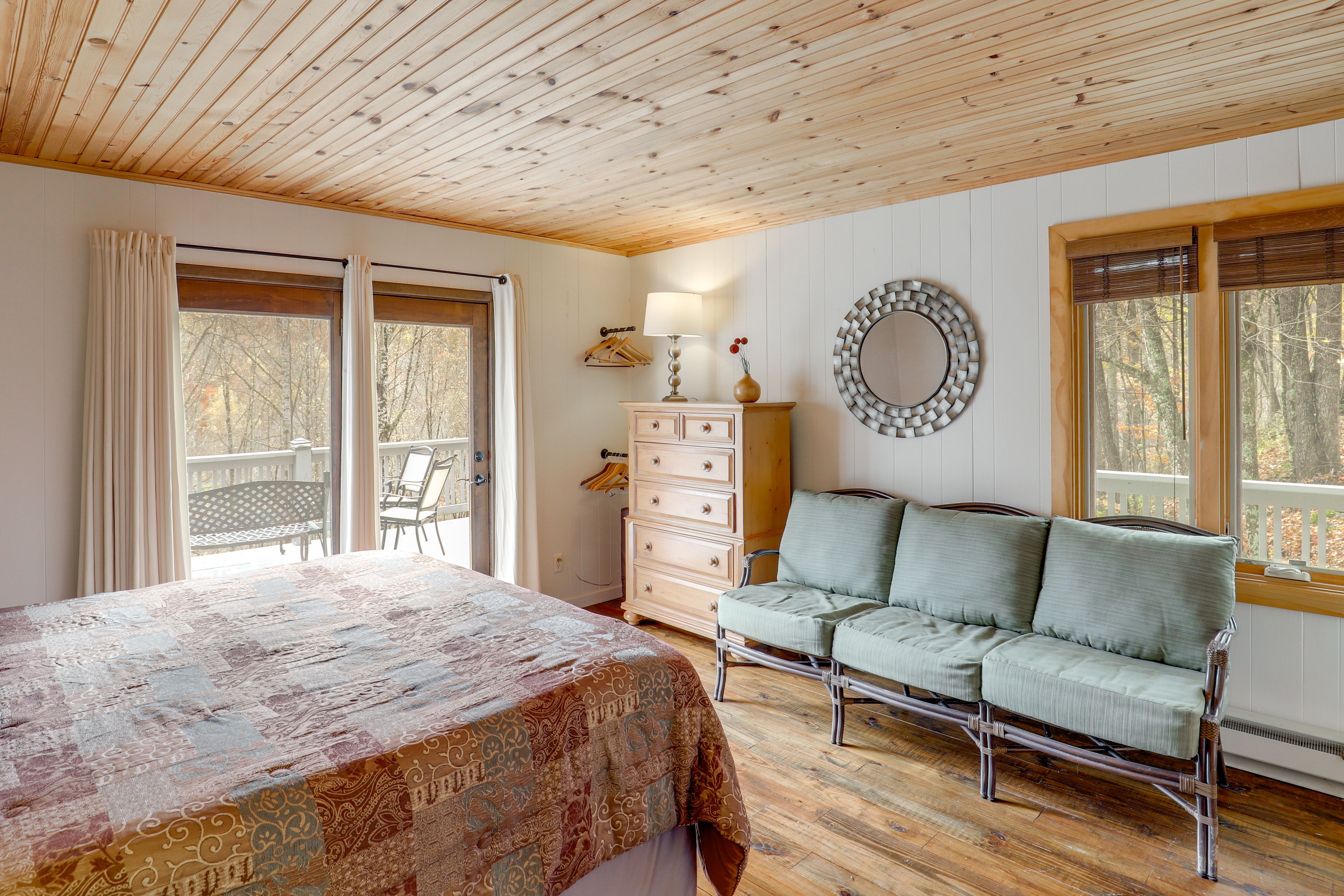 Bedroom 2 | King Bed | 1st Floor