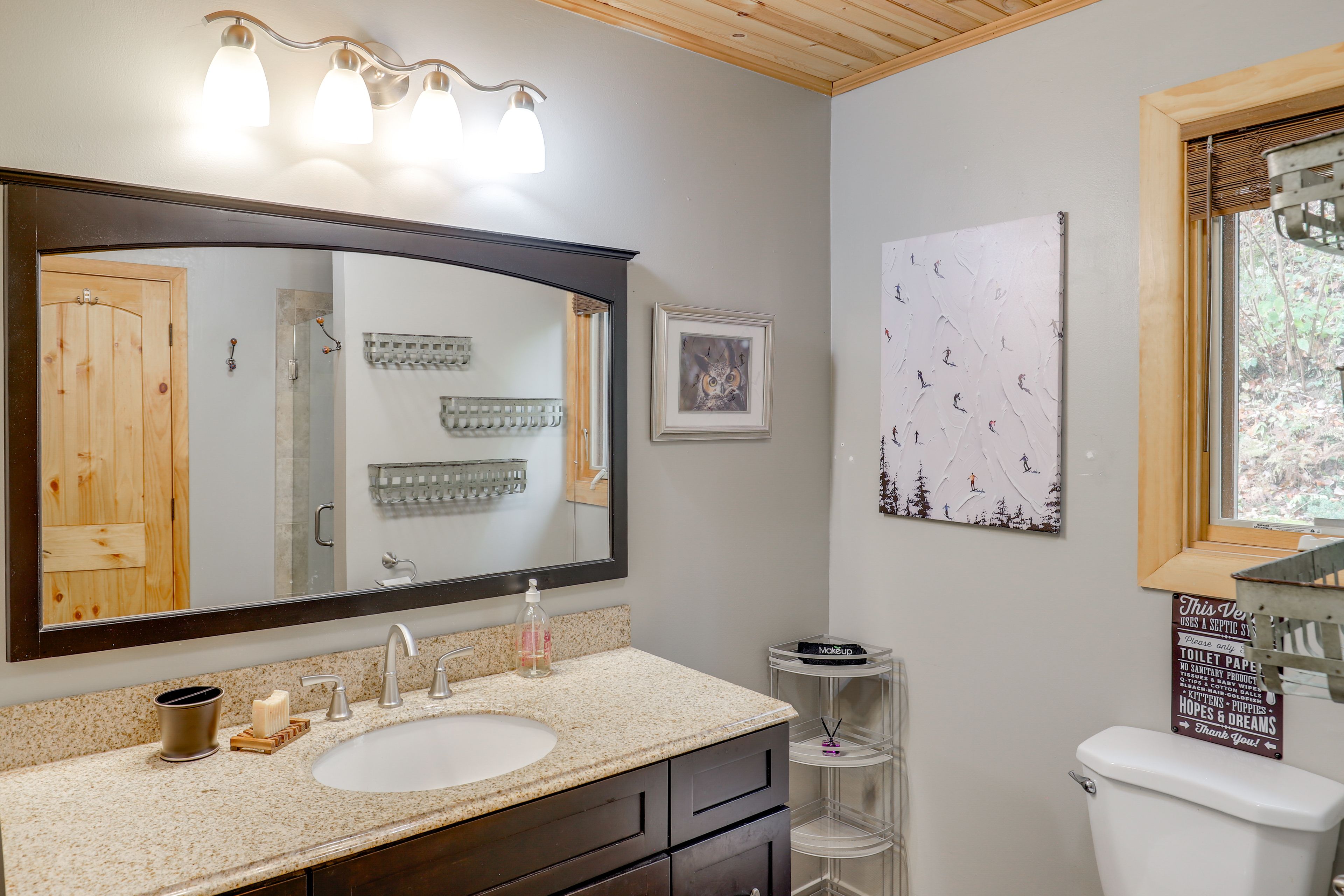 Bathroom | 1st Floor