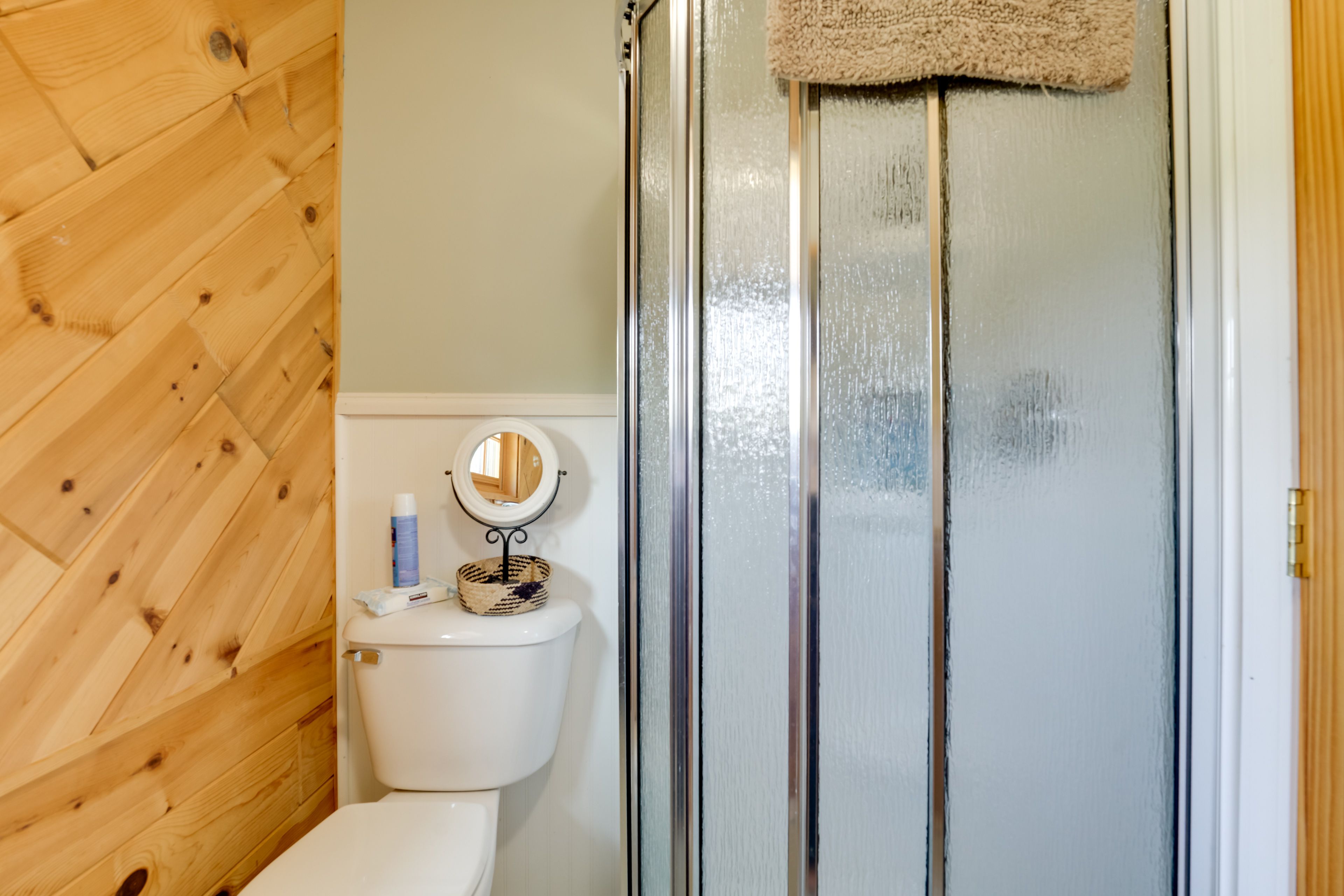 Full Bathroom | 2nd Floor