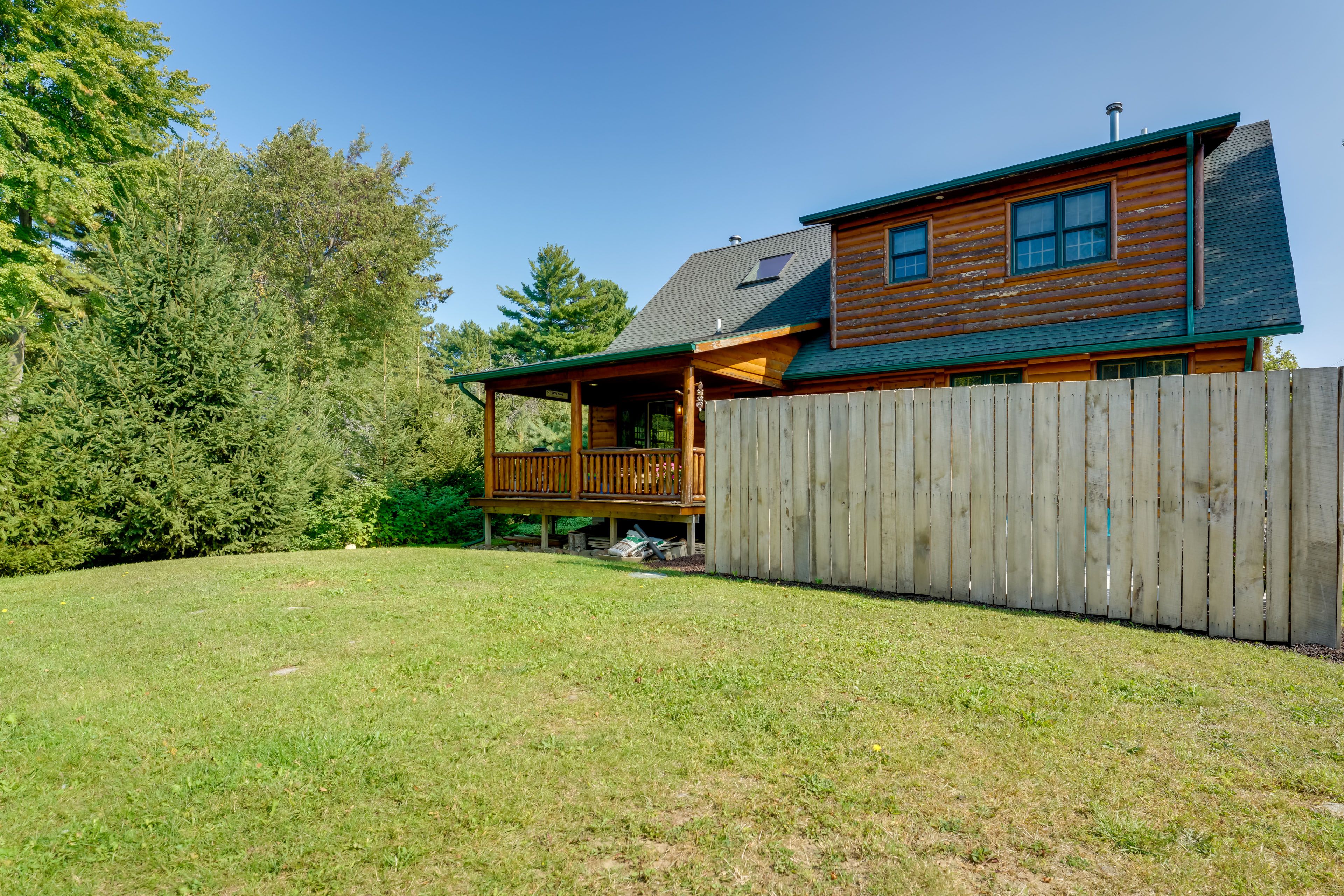 Private Yard (Unfenced) | Wood-Burning Fire Pit