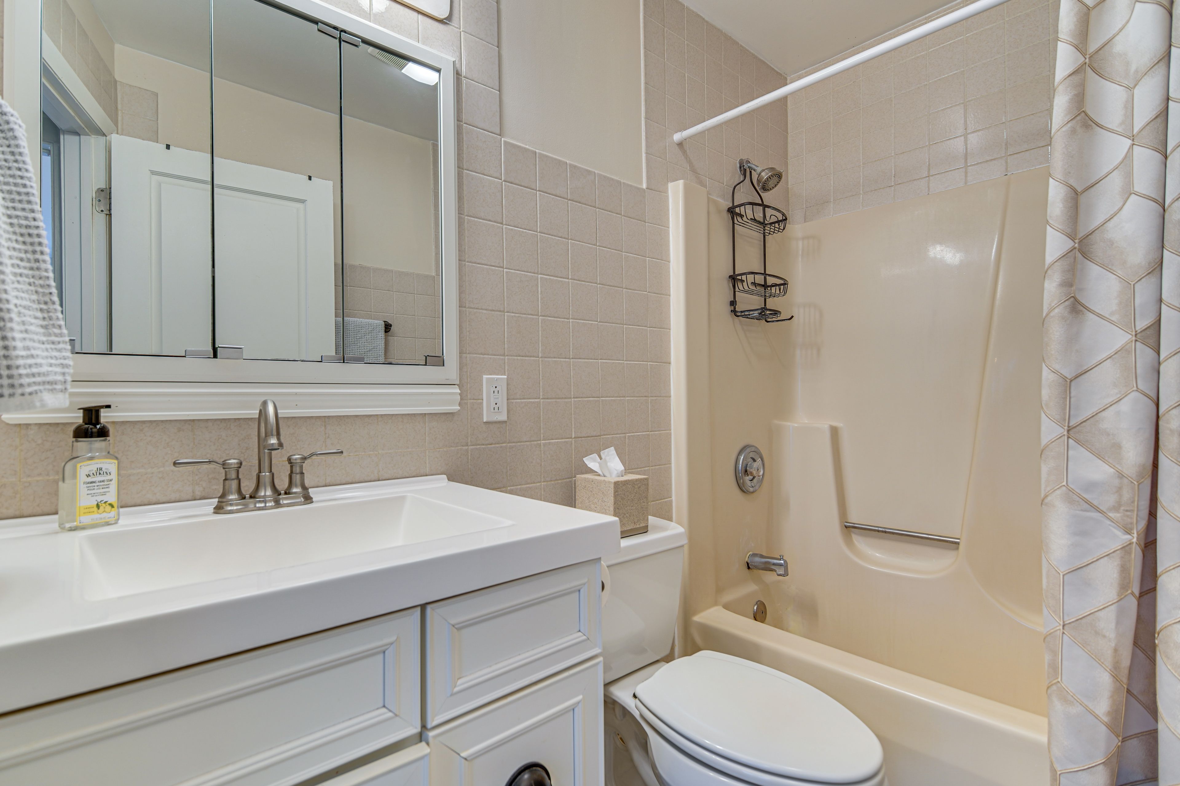 Full Bathroom | 1st Floor