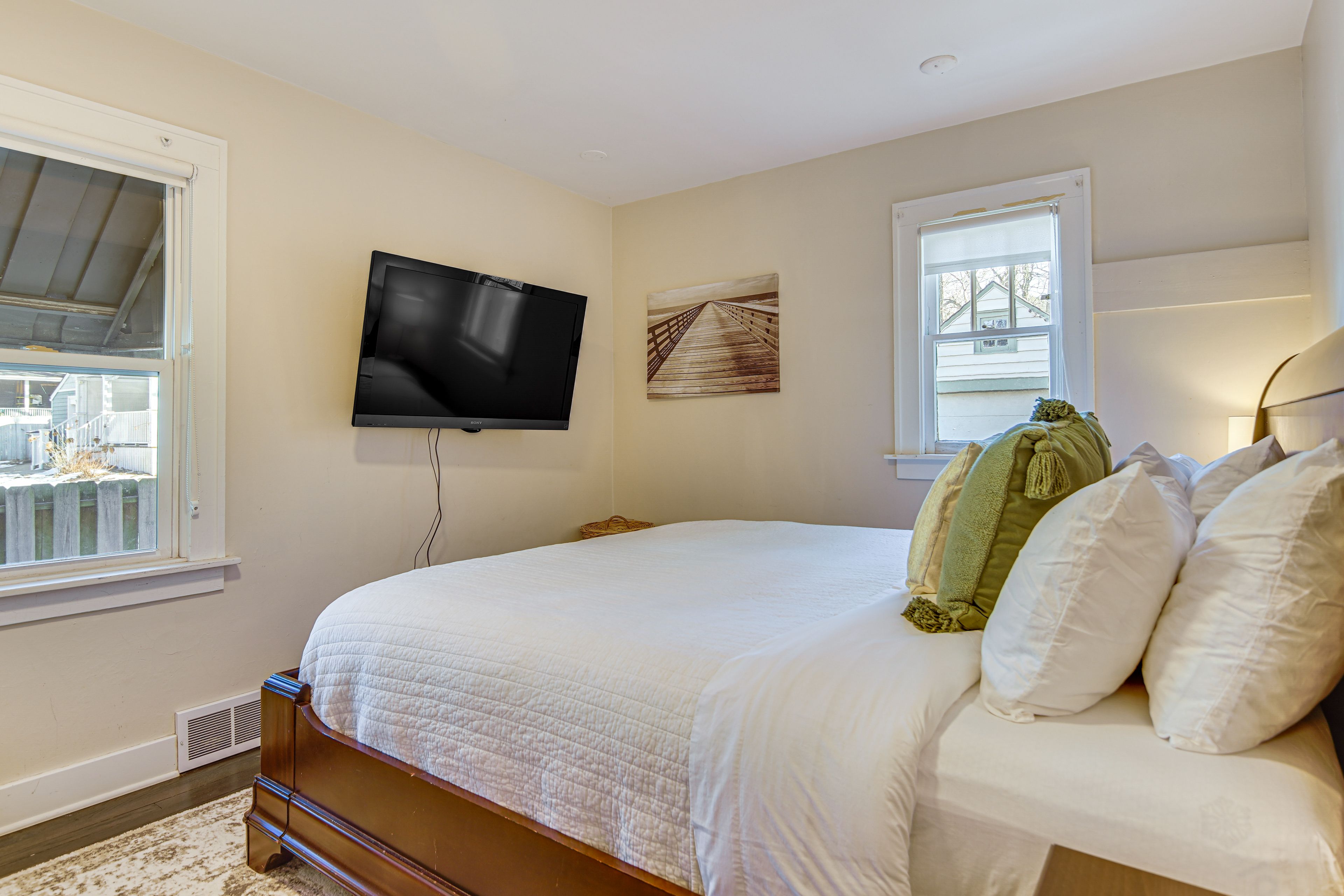 Bedroom 1 | 1st Floor | King Bed