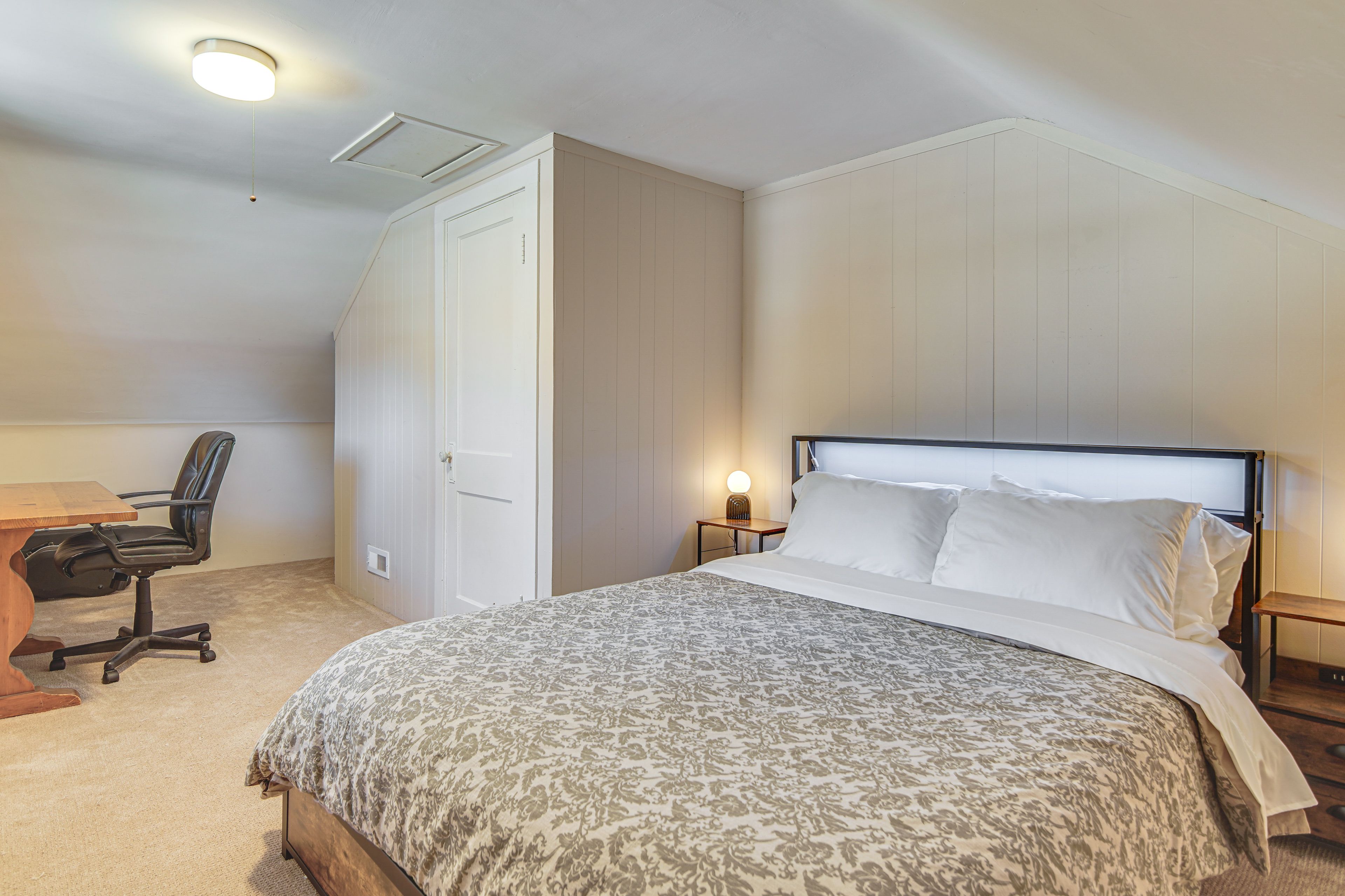 Bedroom 2 | 2nd Floor | Queen Bed