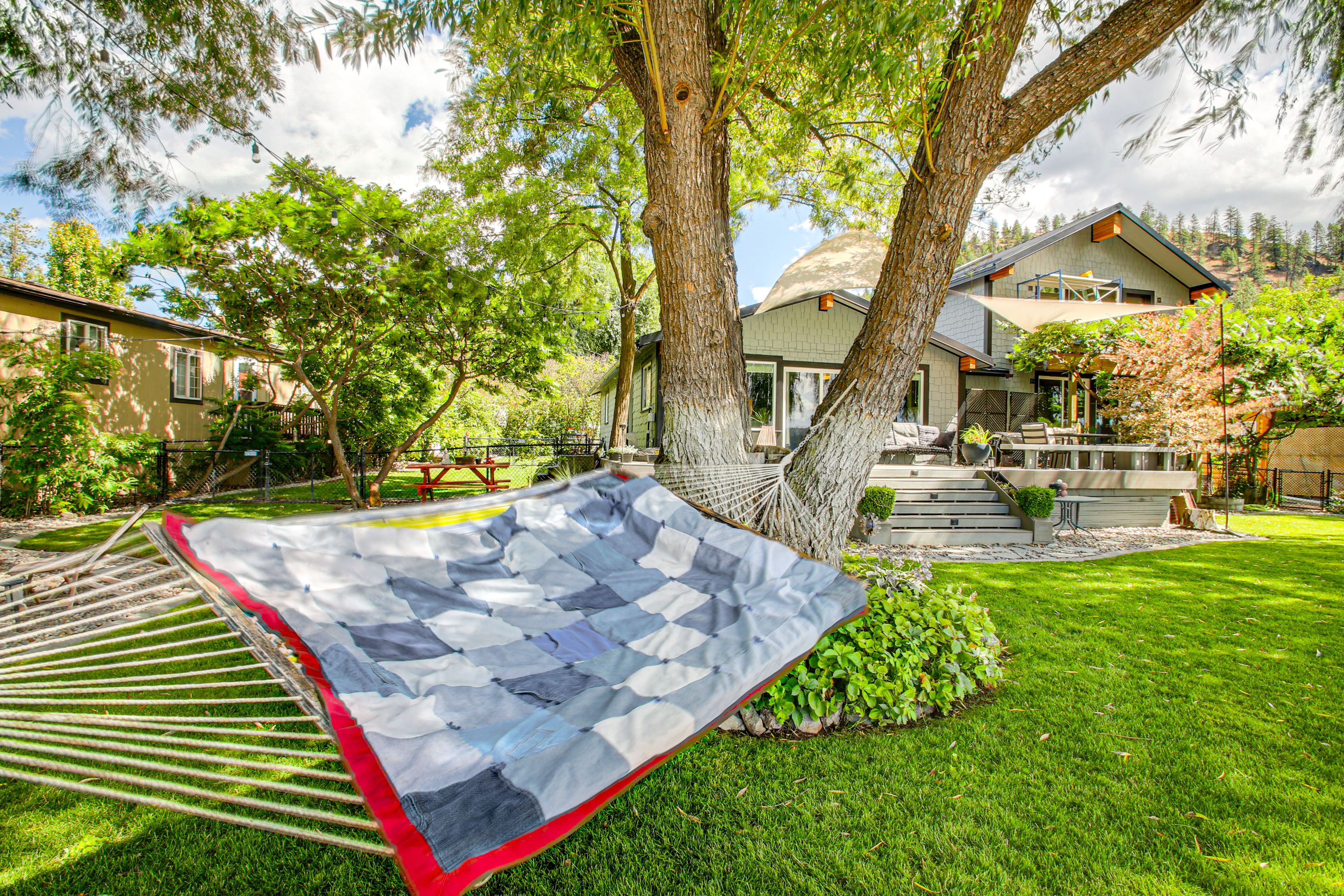 House Exterior | Hammock | Private Yard