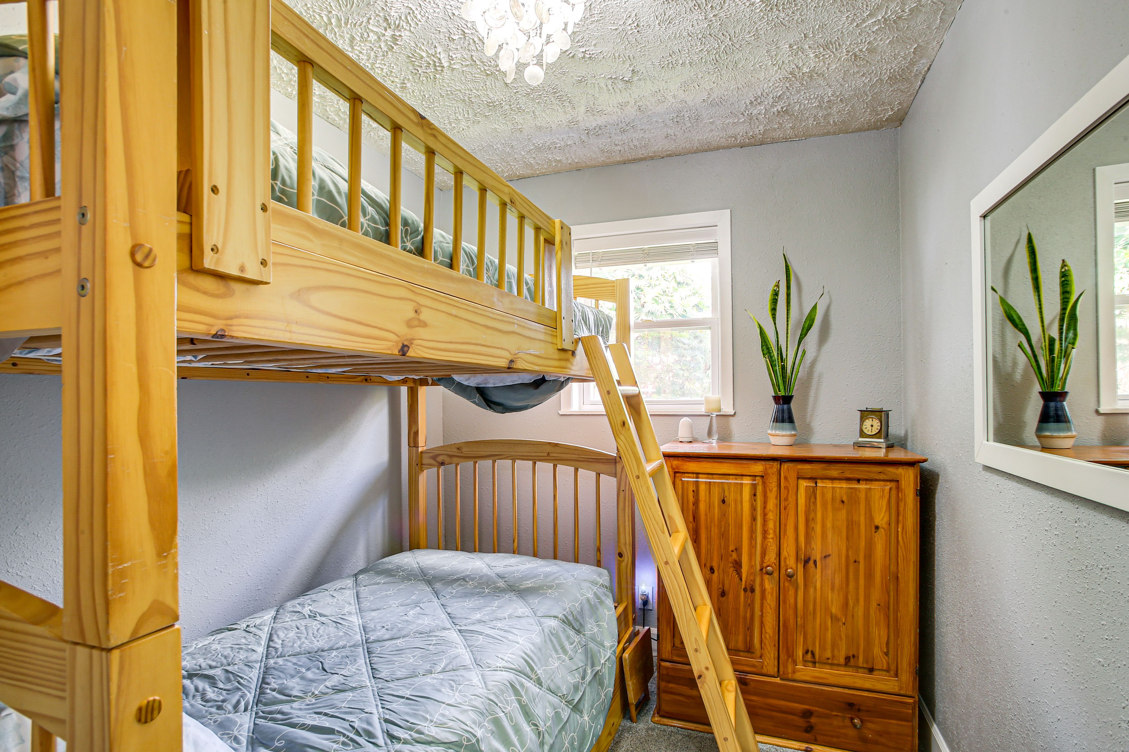 Bedroom 2 | Twin Bunk Bed