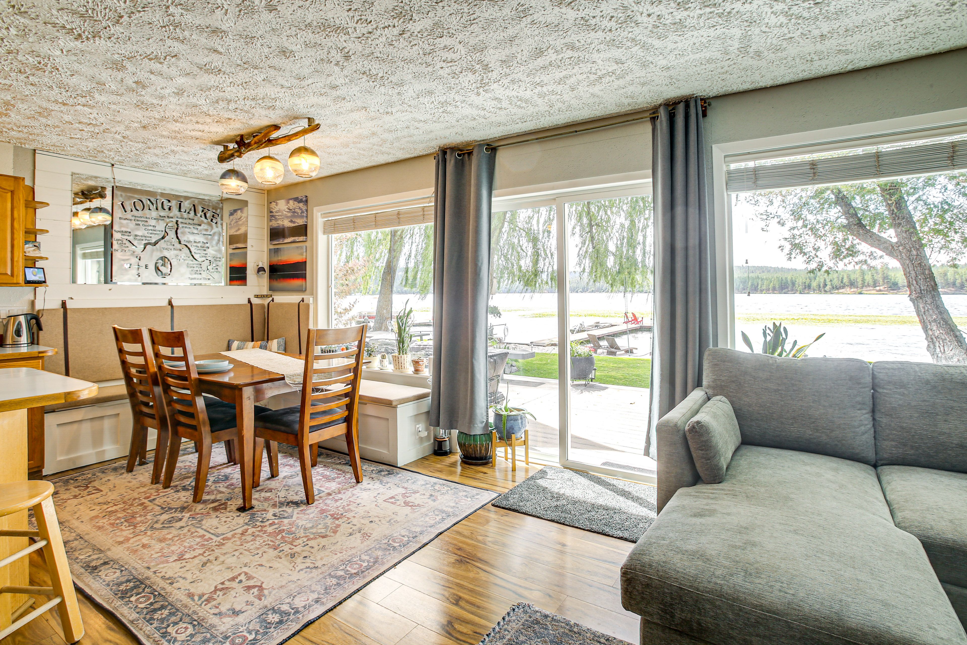 Dining Table | Dishware/Flatware