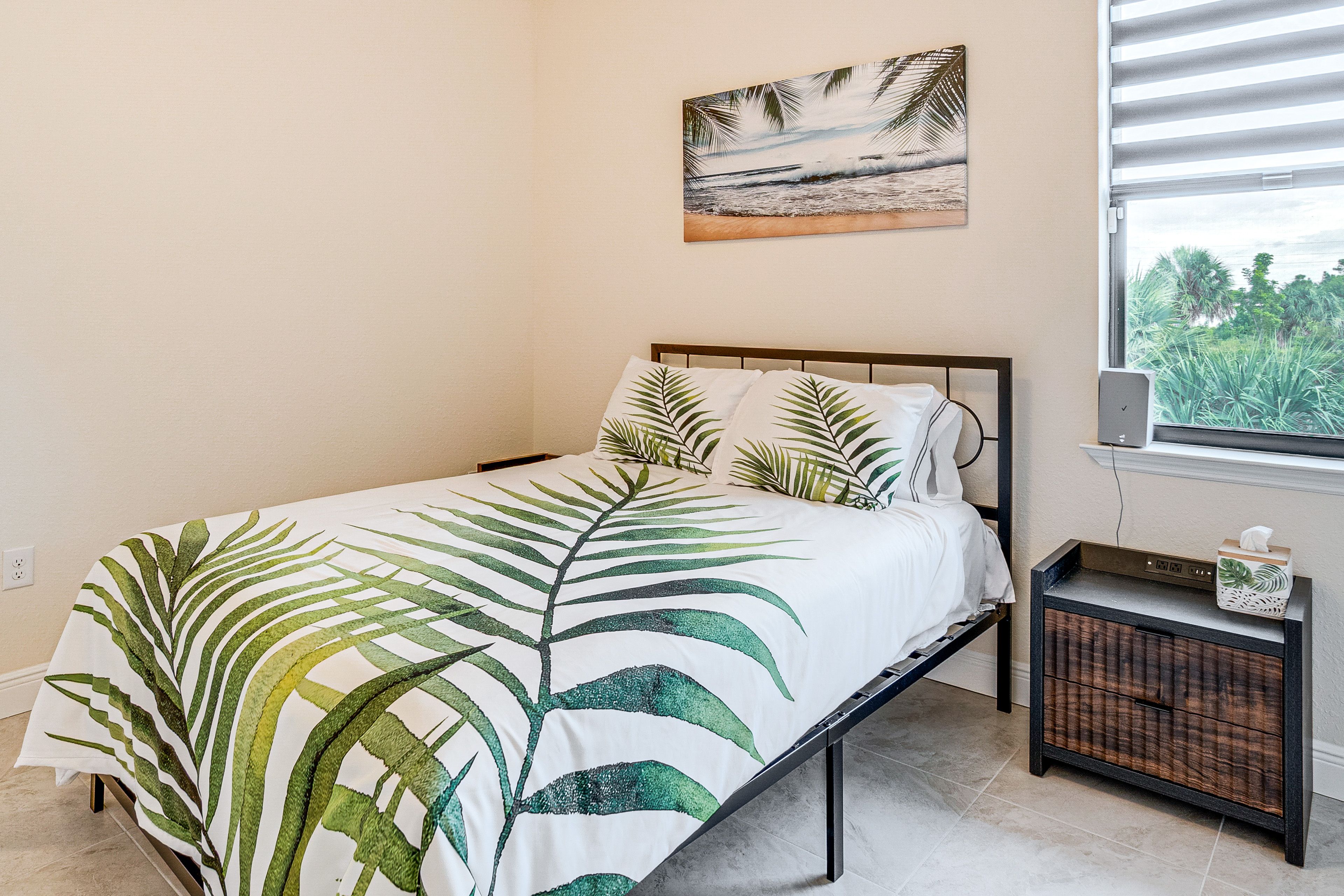 Bedroom 3 | Queen Bed | Smart TV