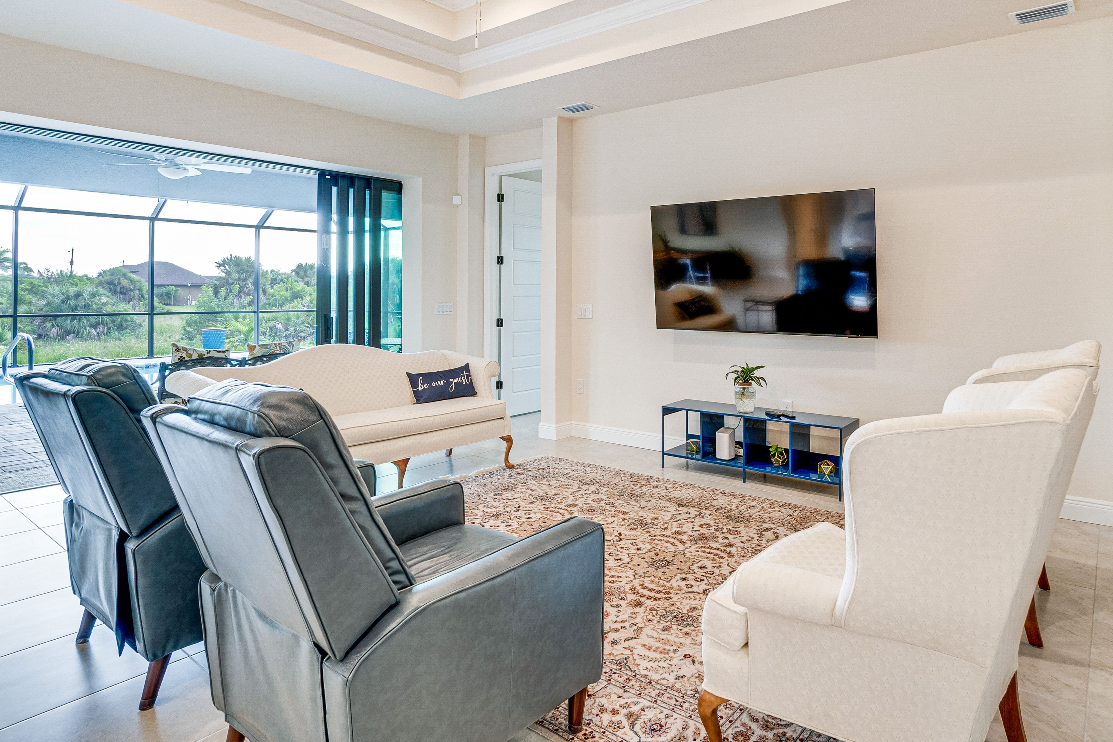 Living Room | Smart TV | Free WiFi